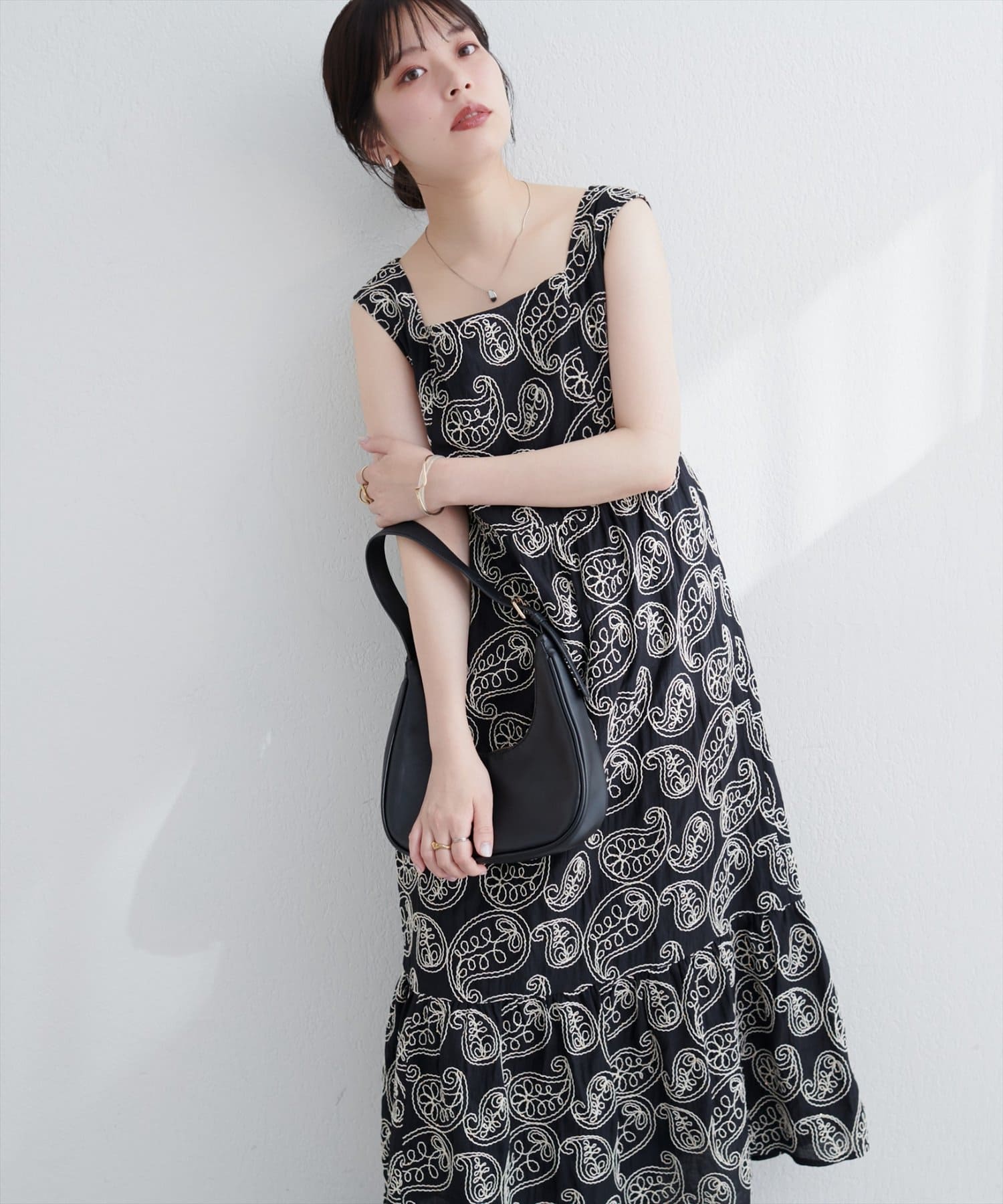 natural couture(ナチュラルクチュール) スパンコール刺繍ノースリワンピース