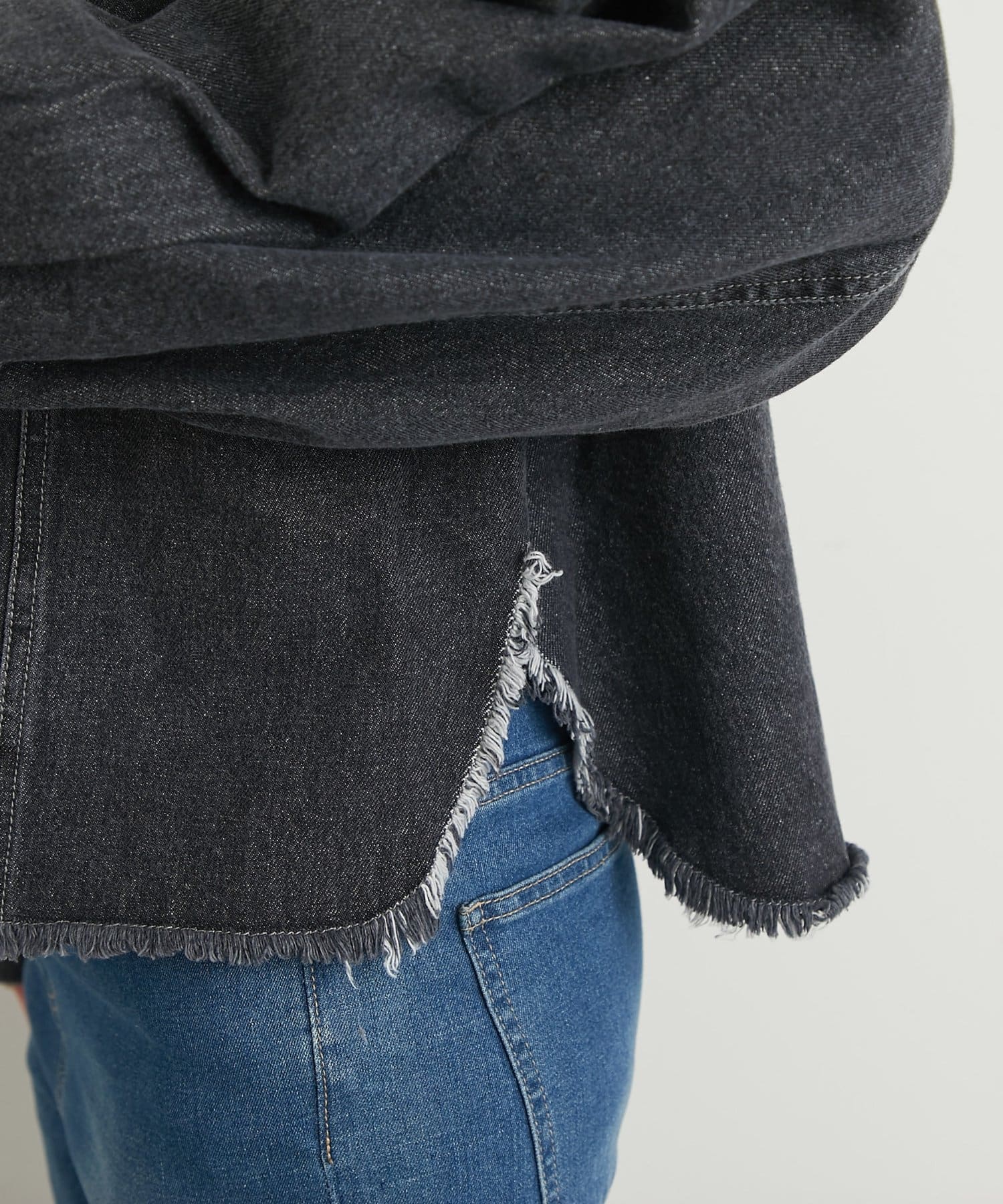 un dix cors(アンディコール) 《大人カジュアルなムード漂う》裾フリンジデニムジャケット