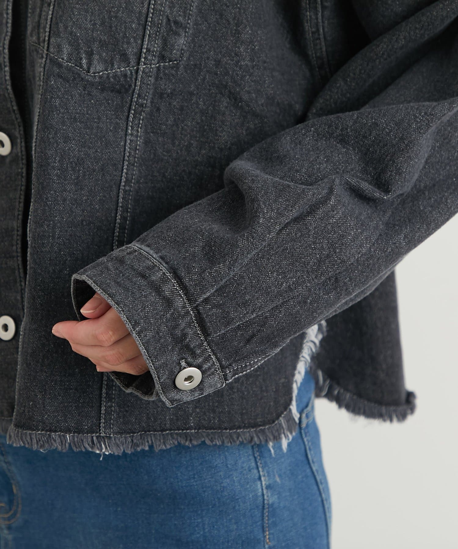 un dix cors(アンディコール) 《大人カジュアルなムード漂う》裾フリンジデニムジャケット