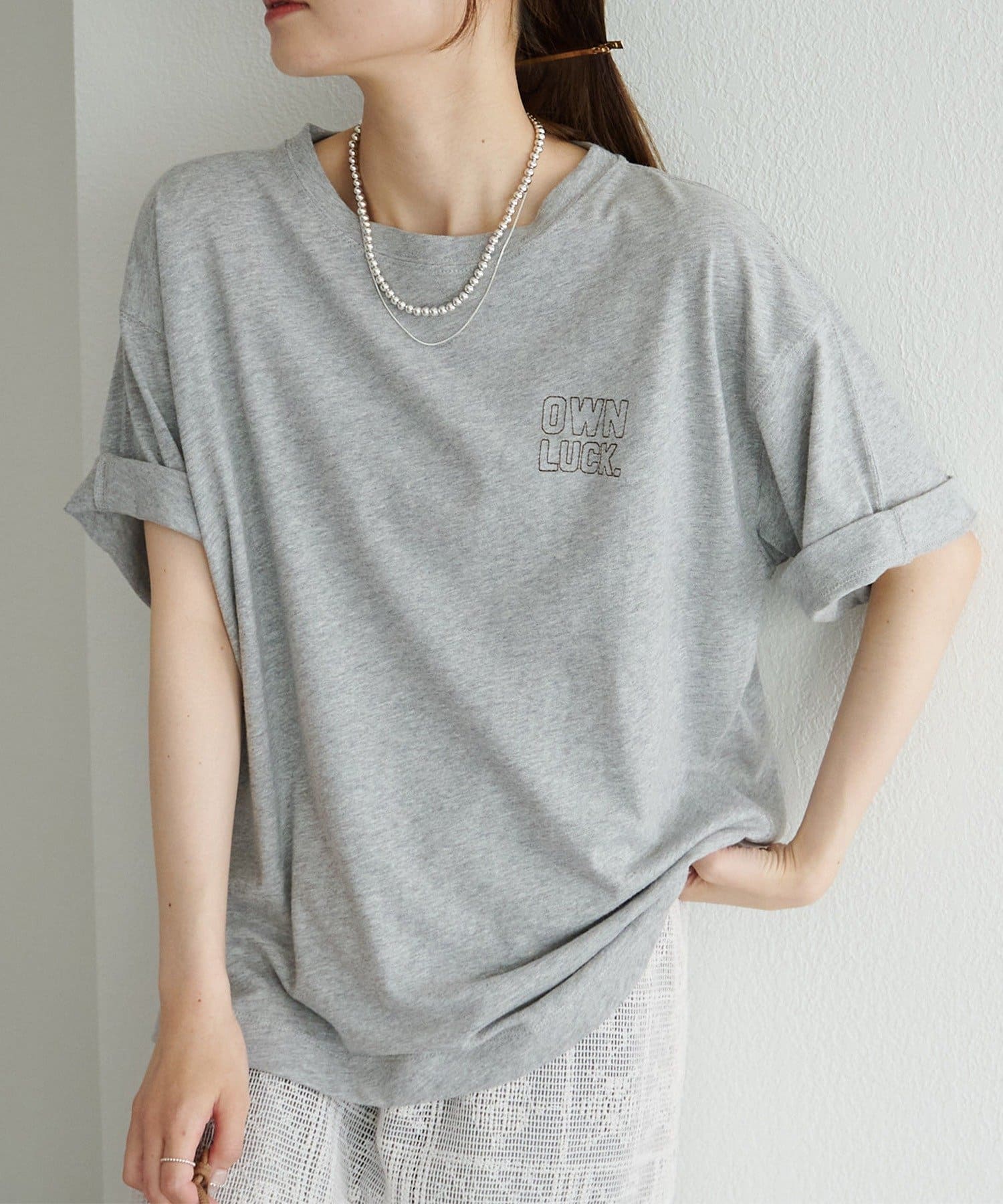 PUAL CE CIN(ピュアルセシン) ロゴ刺繍×フロッキープリント麻混Tシャツ