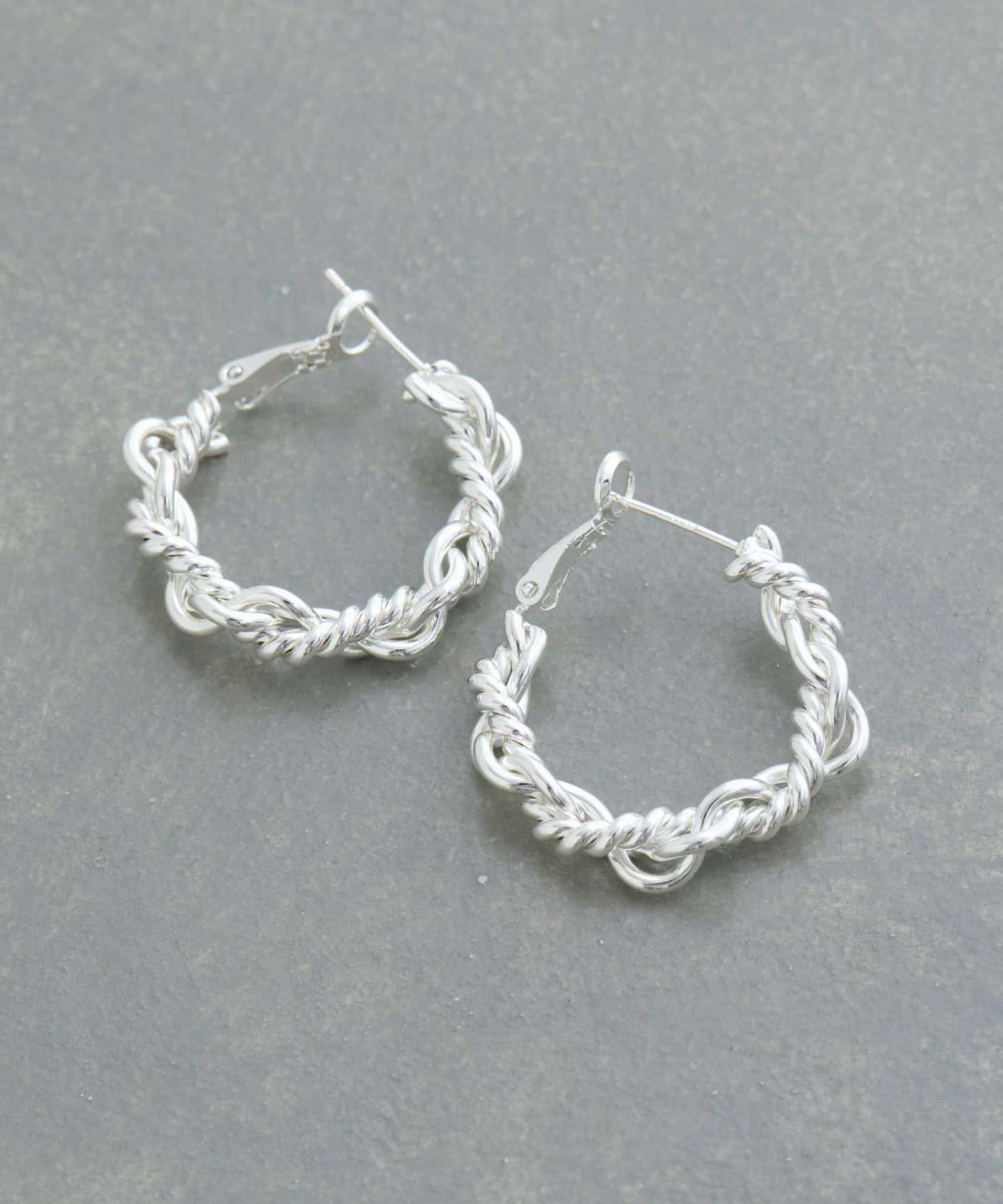 LARUTA(ラルータ) ツイストチェーンピアス