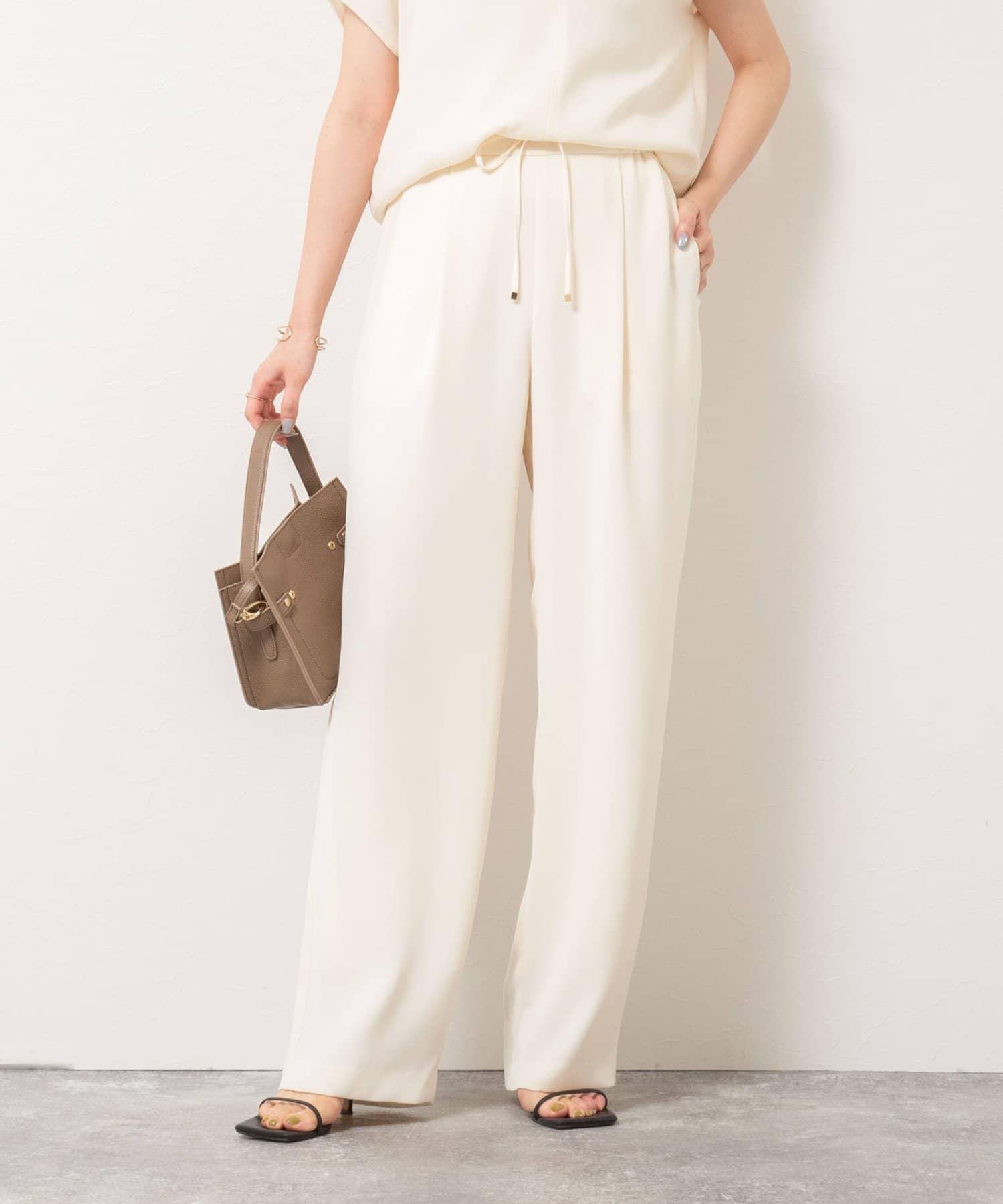 ◇25AW◇NOLLEY'S sophi◆Pointロングセラーのmorisachi pantsが新素材で登場！・パウダリーかつドライなタッチで端境期に適したダブルクロスサテンを使用・シワに