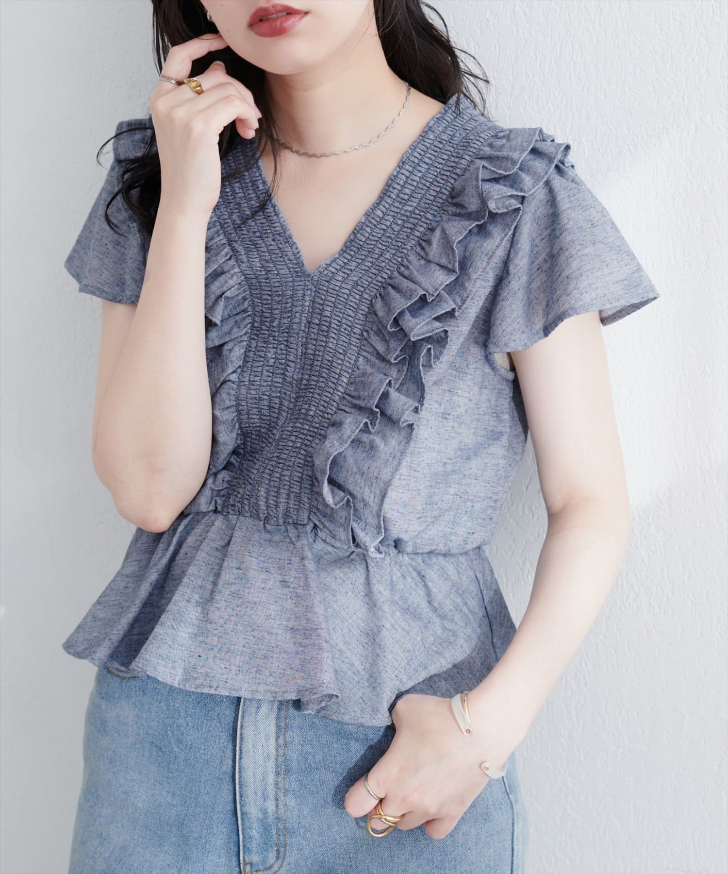 natural couture(ナチュラルクチュール) 【WEB限定】シャーリングペプラムブラウス