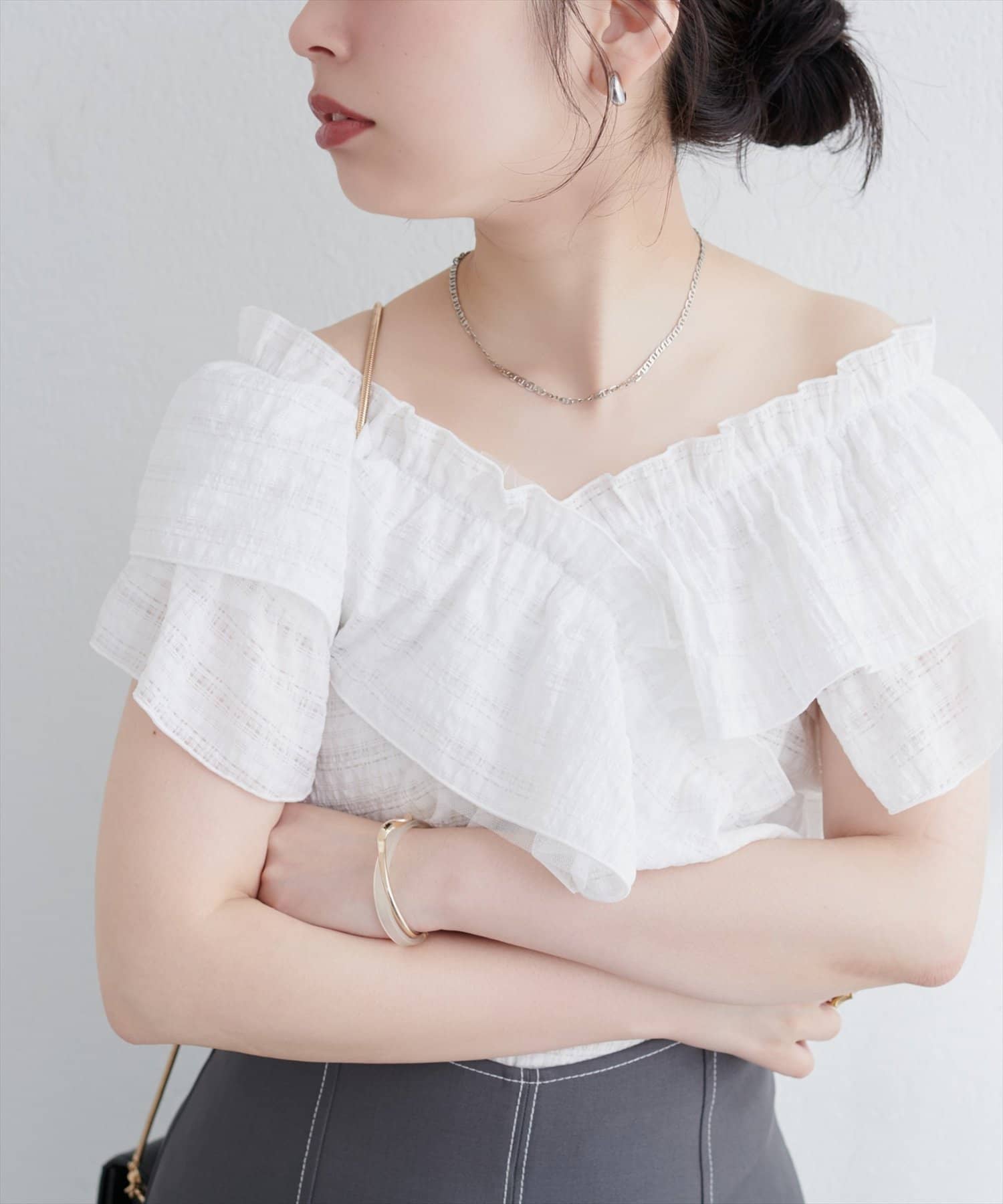 natural couture(ナチュラルクチュール) 2WAYランダムフリルオフショルブラウス