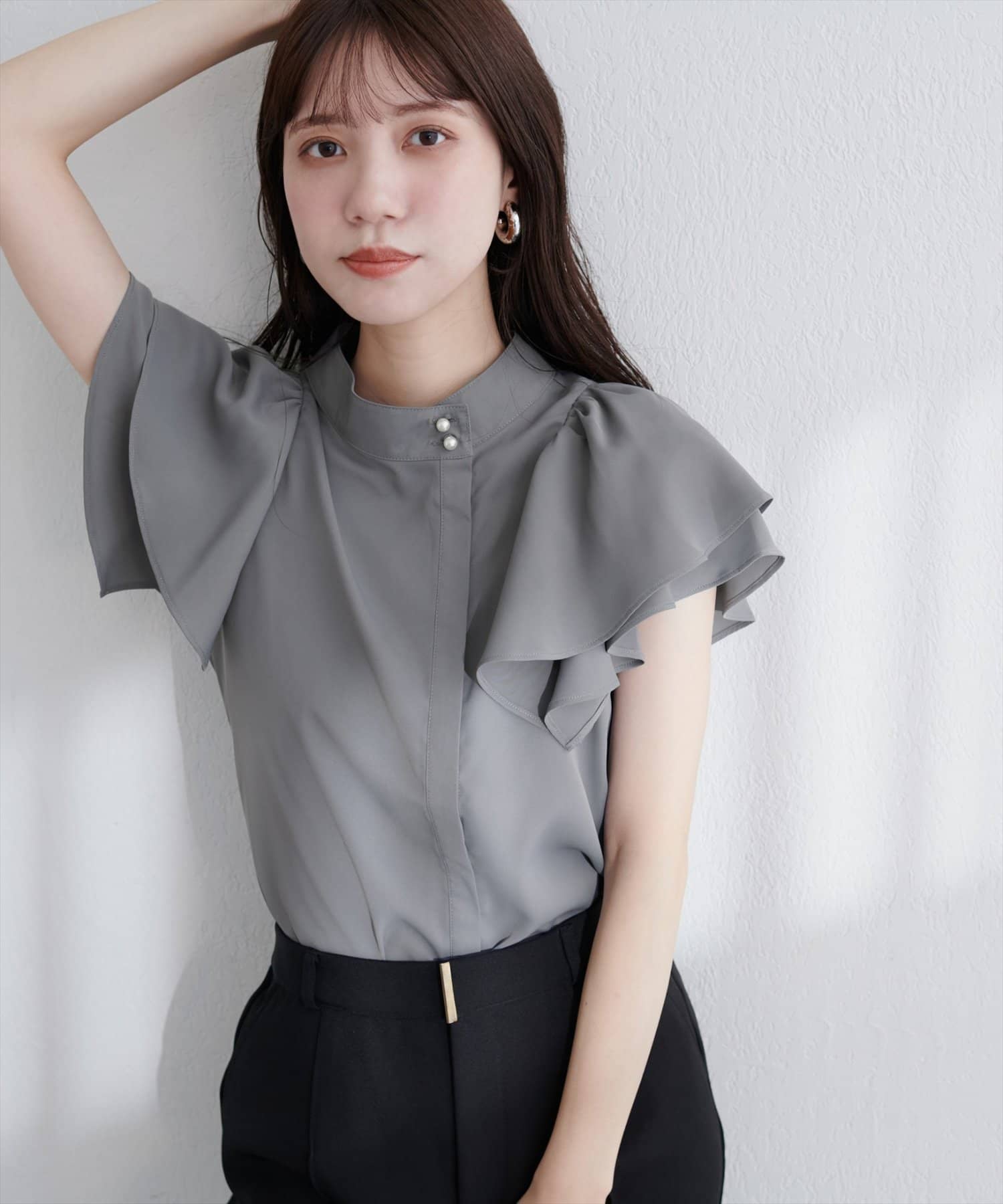 natural couture(ナチュラルクチュール) ラッフルフリルフロントアシメブラウス