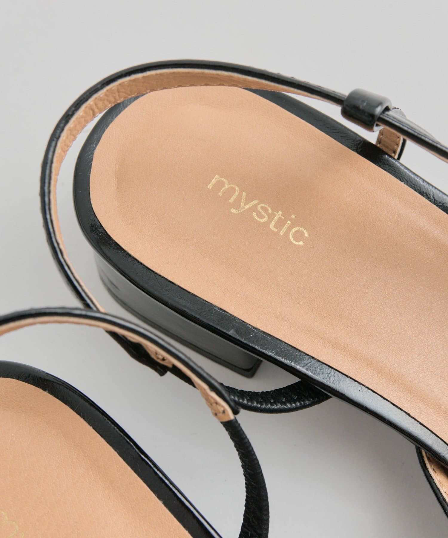 mystic(ミスティック) スクエアトゥリボンパンプス