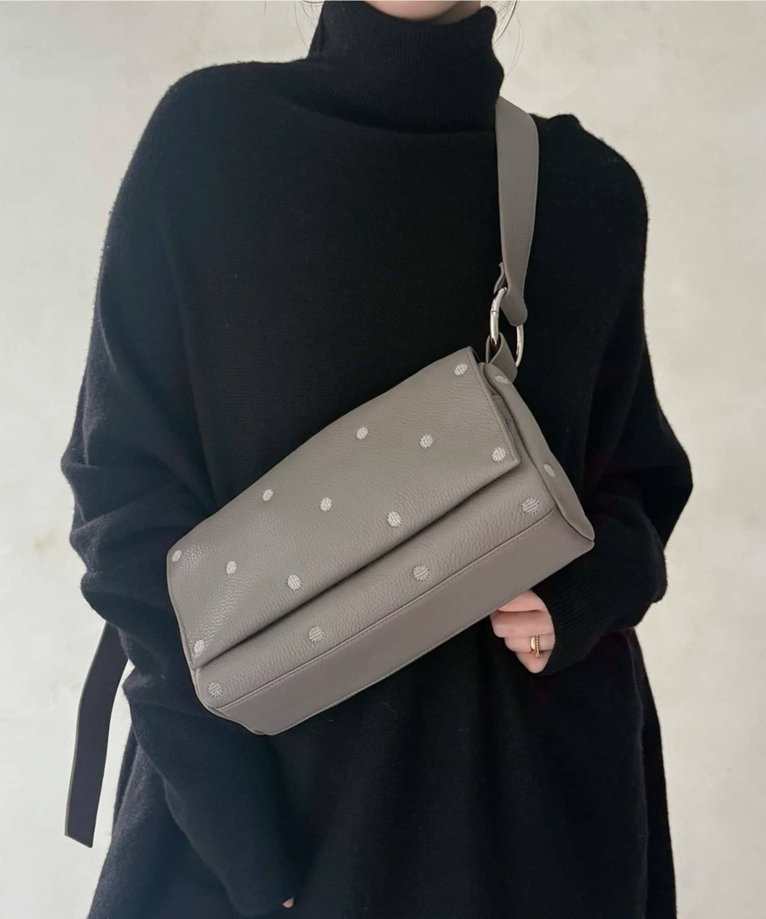 BEARDSLEY(ビアズリー) ドットボディバッグ