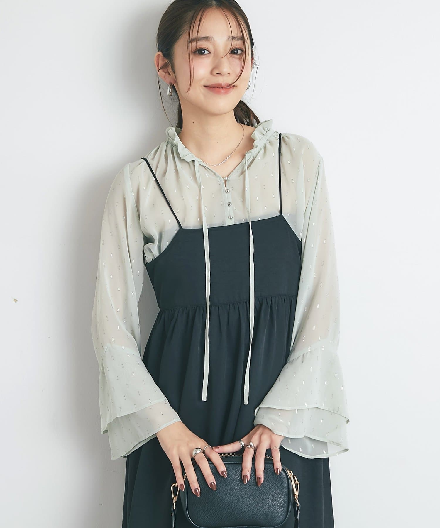 un dix cors(アンディコール) 《大人のふんわり涼しげスタイル》ラメドビースキッパーブラウス
