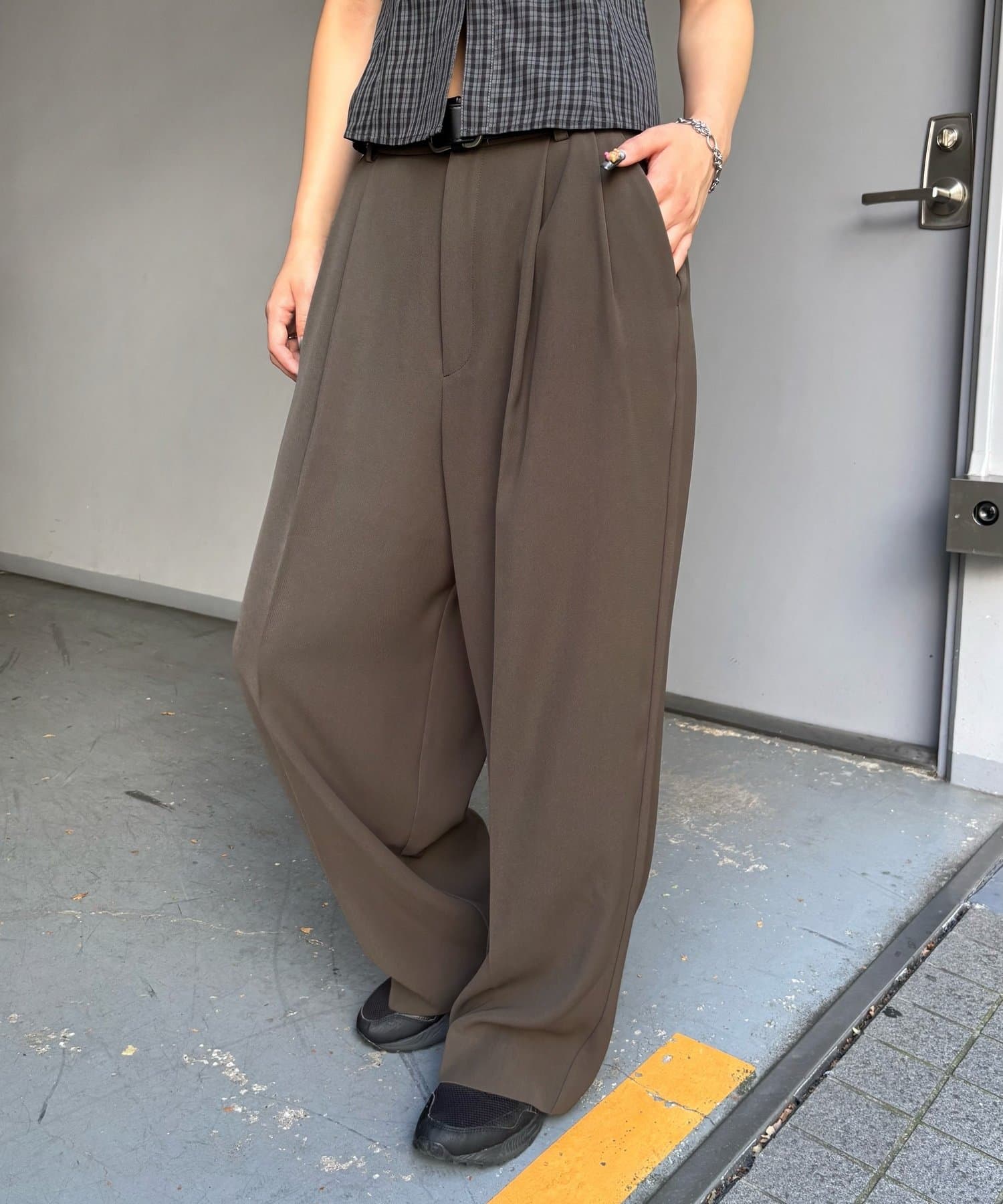 WHO’S WHO gallery(フーズフーギャラリー) 【AW先行予約】2タックフォールスラックス