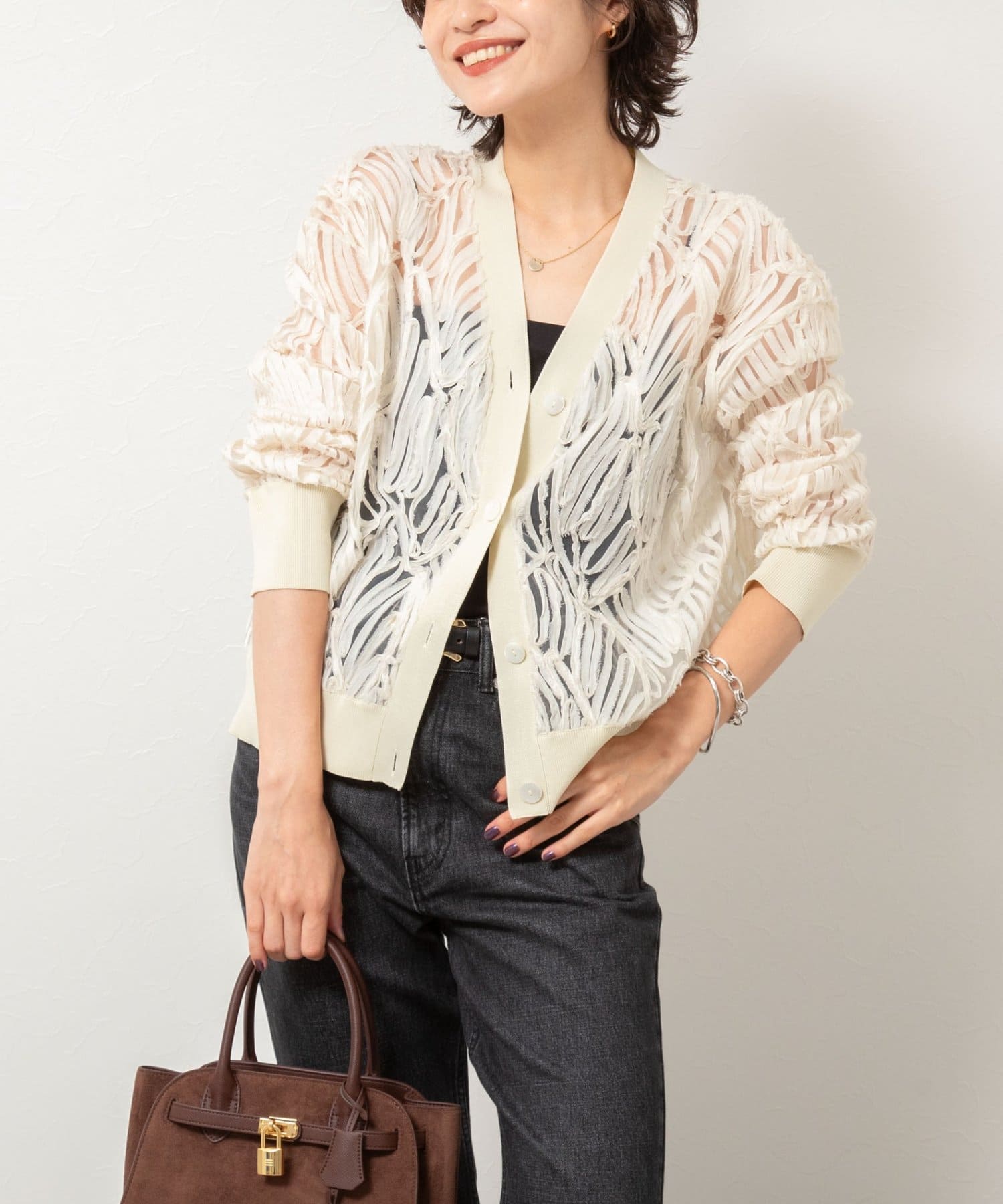 ◇25AW◇Rie Miller◆Point大人気のチュール刺繍カーディガンが新色で再登場！・テープチュールを使ったシアー感のあるVネックカーディガン・キナリは前回のものより少し深みのあるホワイト系に