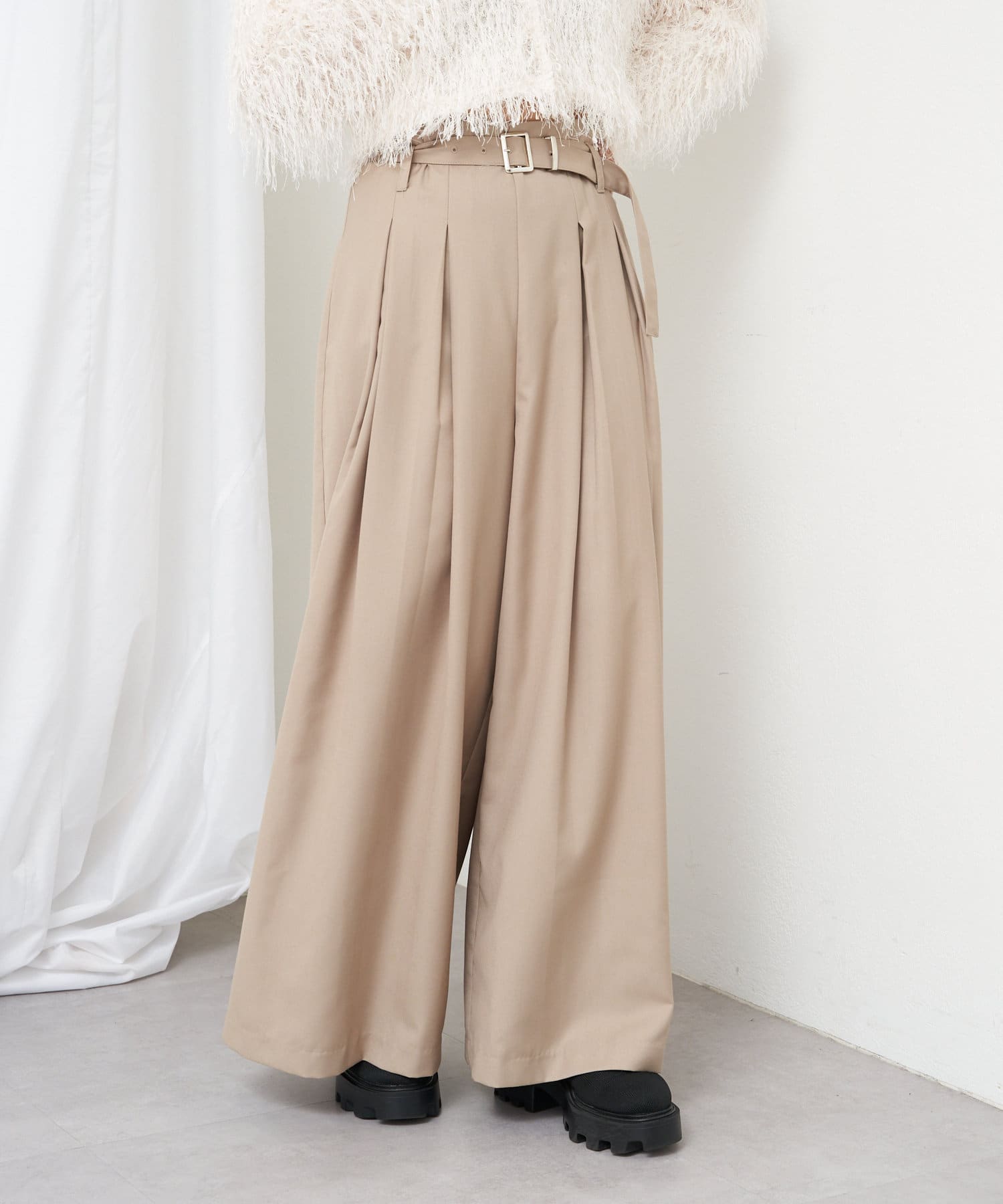RAY CASSIN】ベルト付きワイドタックスラックスパンツ | OUTLET