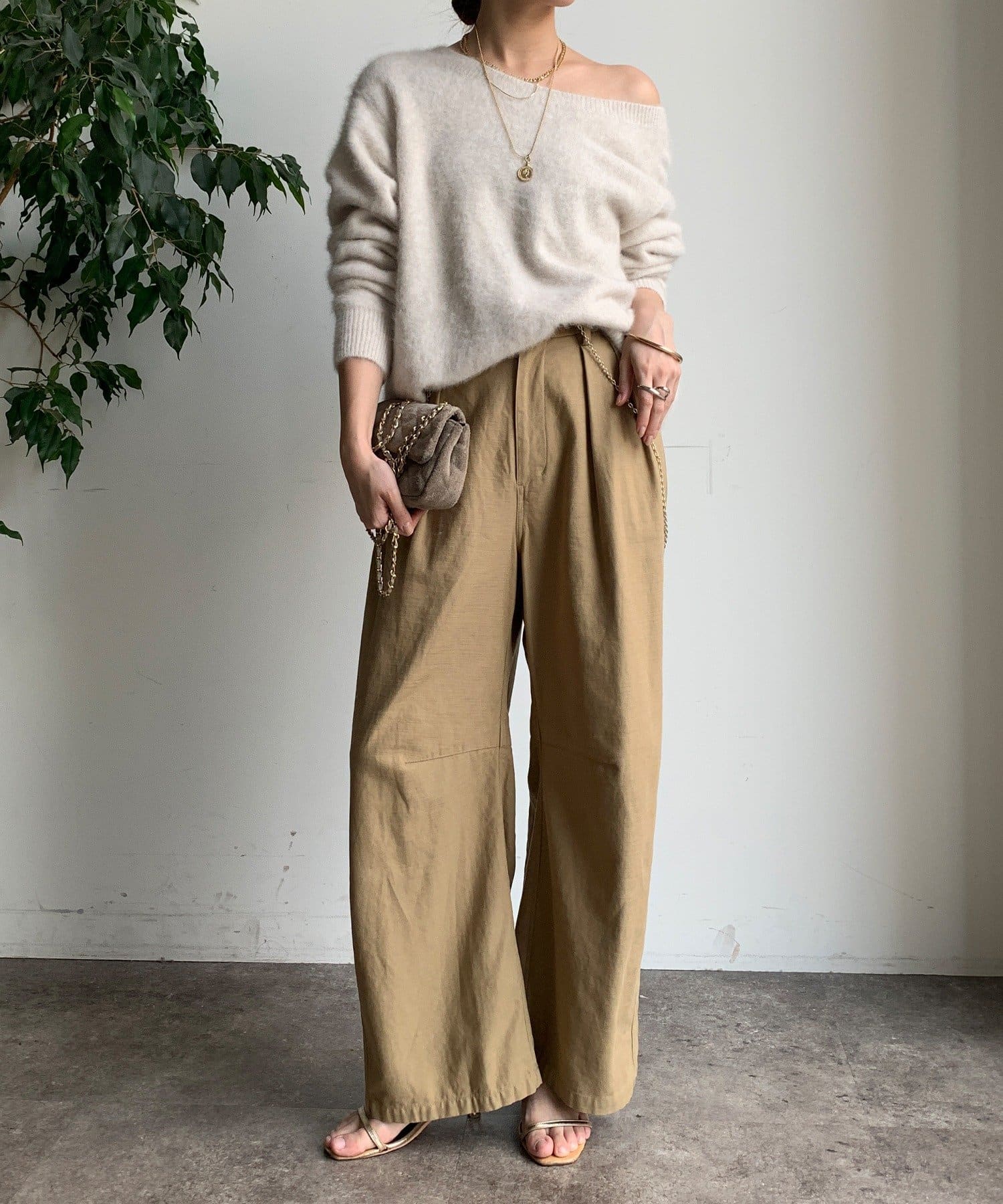 DouDou バックタックパンツ DouDou（ドゥドゥ）の「バックタックパンツ（その他パンツ