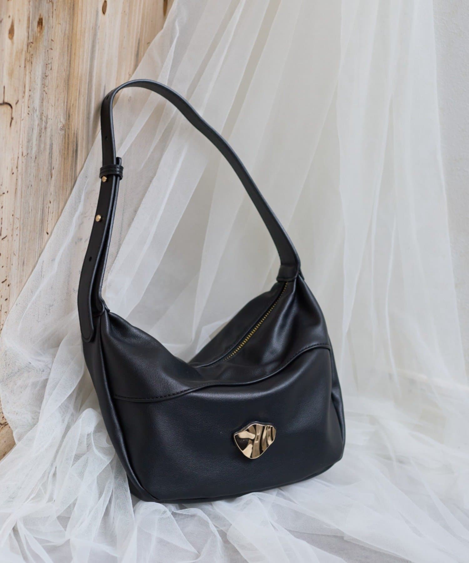 Thevon. 【Yuna＆Mayuコラボ企画】ニュアンスワンハンドルバッグ Thevon.｜【Yuna&Mayuコラボ企画】ニュアンスワンハンドルバッグ