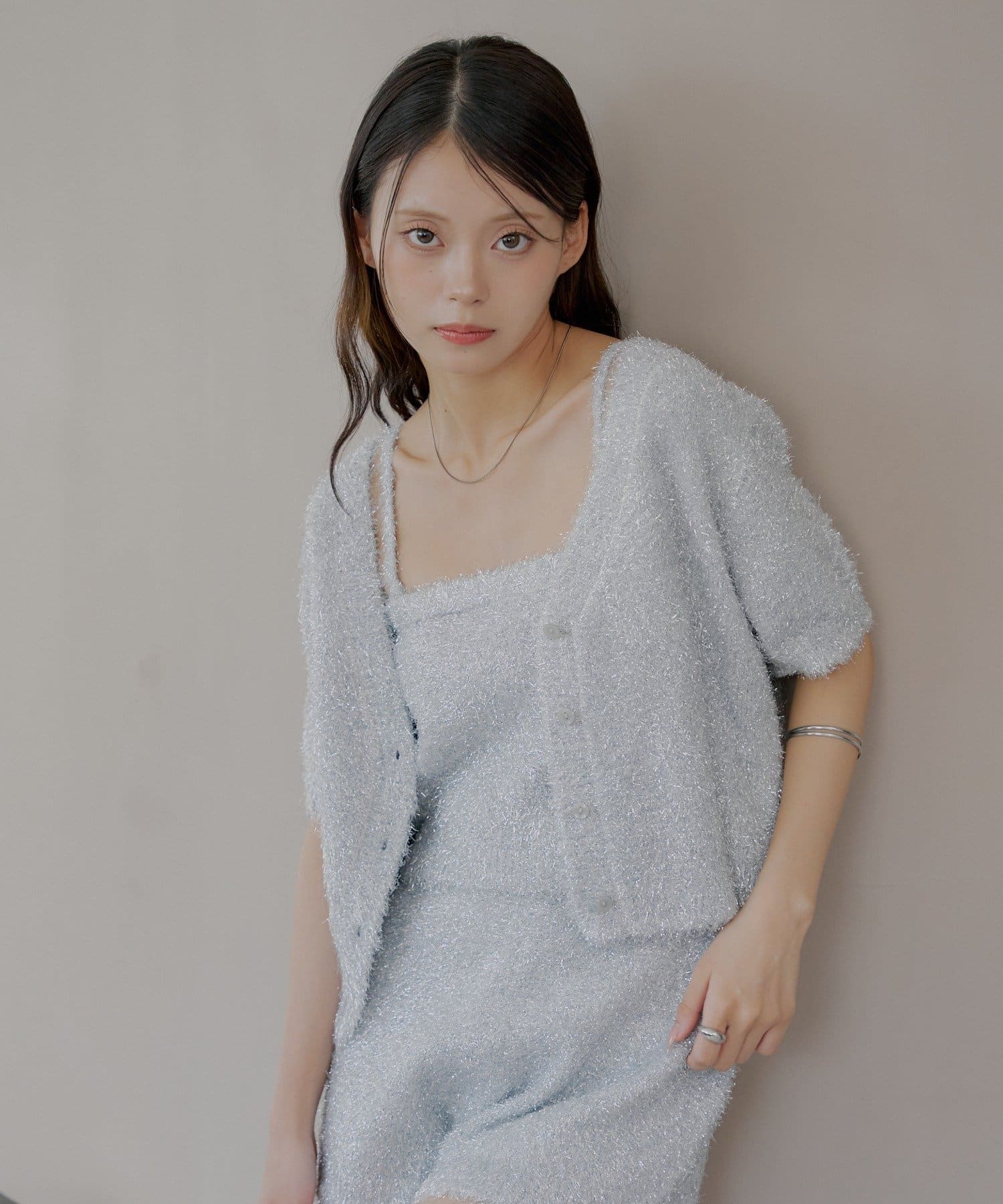 Chico ジップクルーカーディガン+ニットキャミセット グレー Chico ジップクルーカーディガン+ニットキャミセット グレー