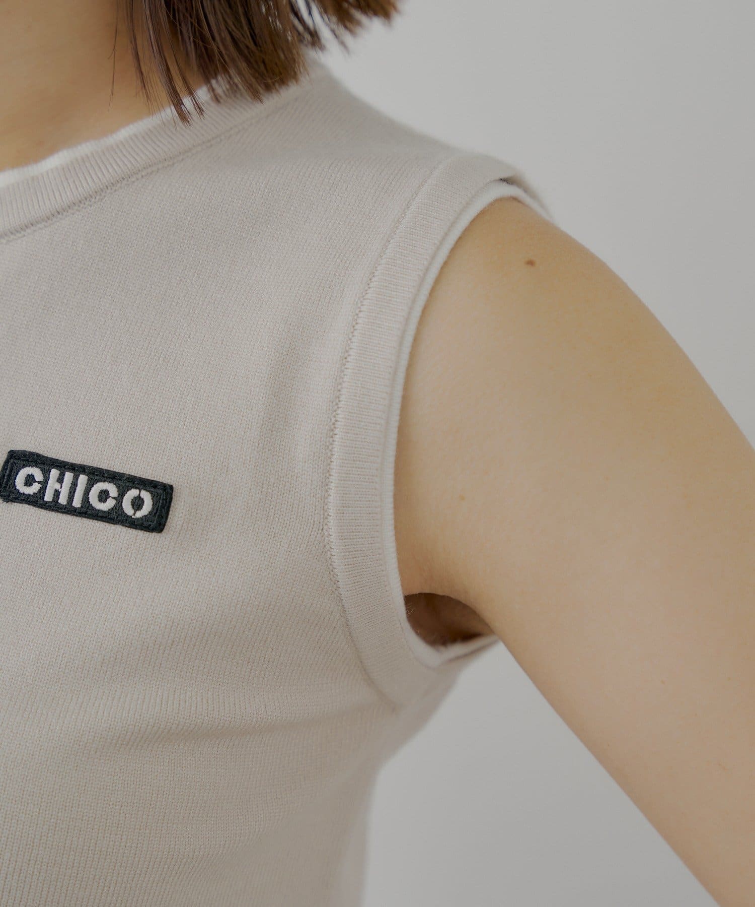 Chico(チコ) 配色ネームロゴノースリニット