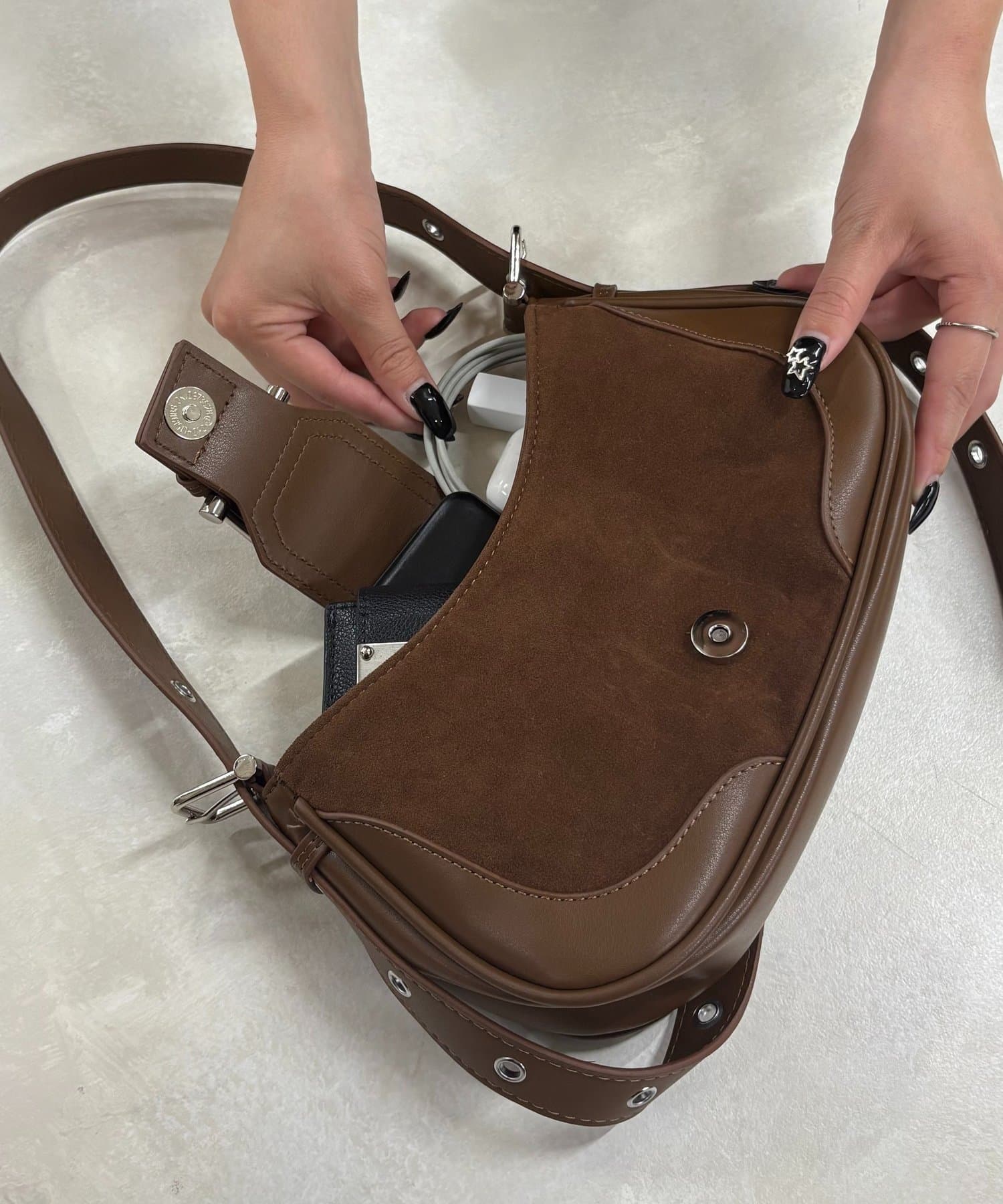 WHO’S WHO gallery(フーズフーギャラリー) スウェードベルトミニショルダー