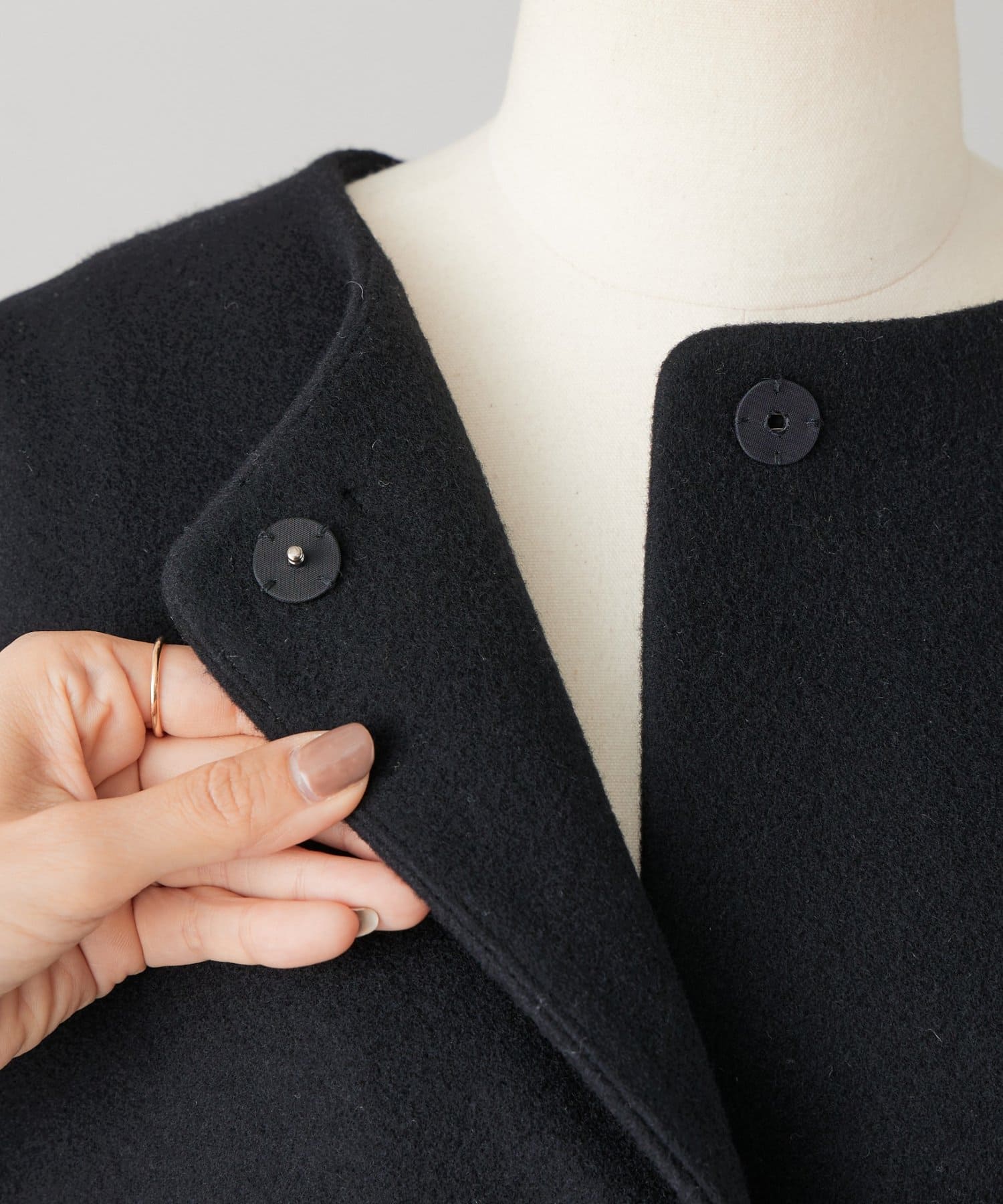 BEARDSLEY(ビアズリー) 後ろぷっくりウールショートコート