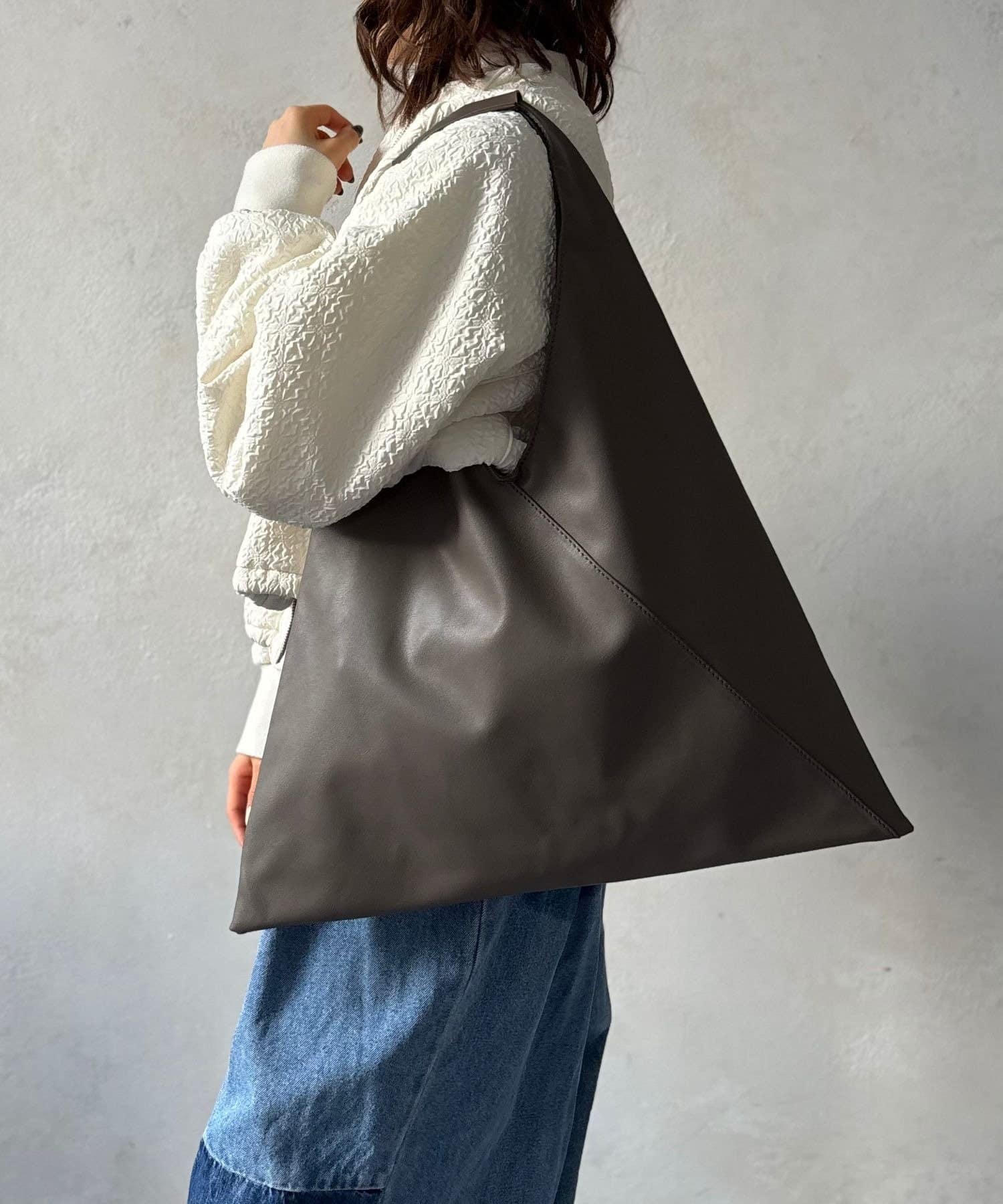 LOCUST(ローカスト) 【軽量＆大容量 】サンカクトート