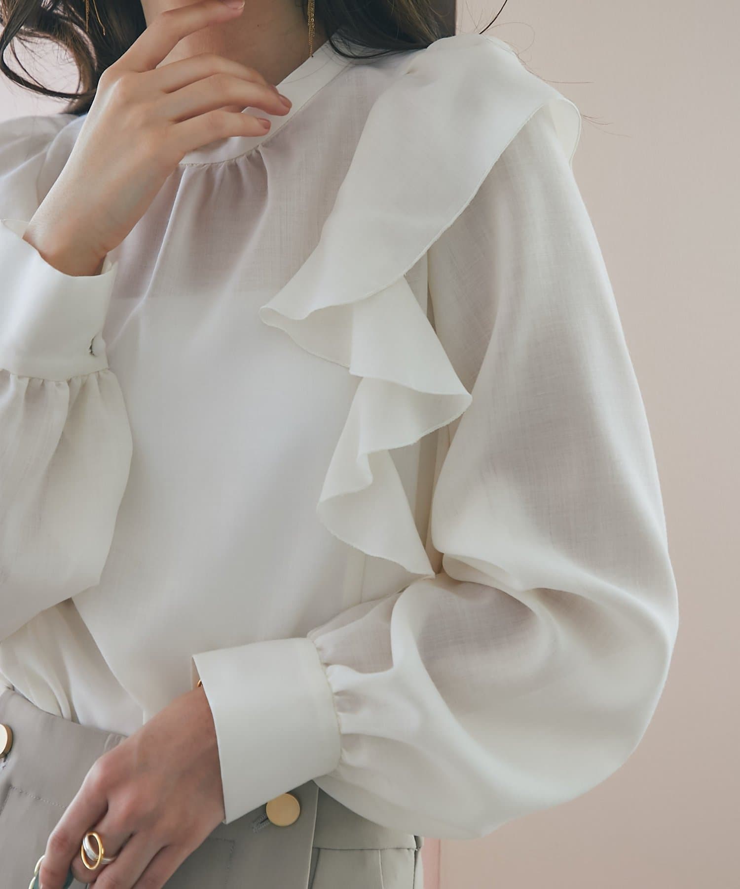 La boutique BonBon(ラブティックボンボン) シアーウールラッフルフリルブラウス
