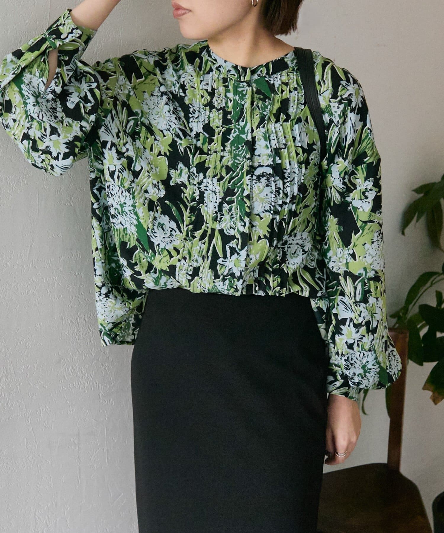 美品 人気完売品 スミスタイル センタープリーツブラウス 花柄 グリーン 美品 人気完売品 スミスタイル センタープリーツブラウス 花柄