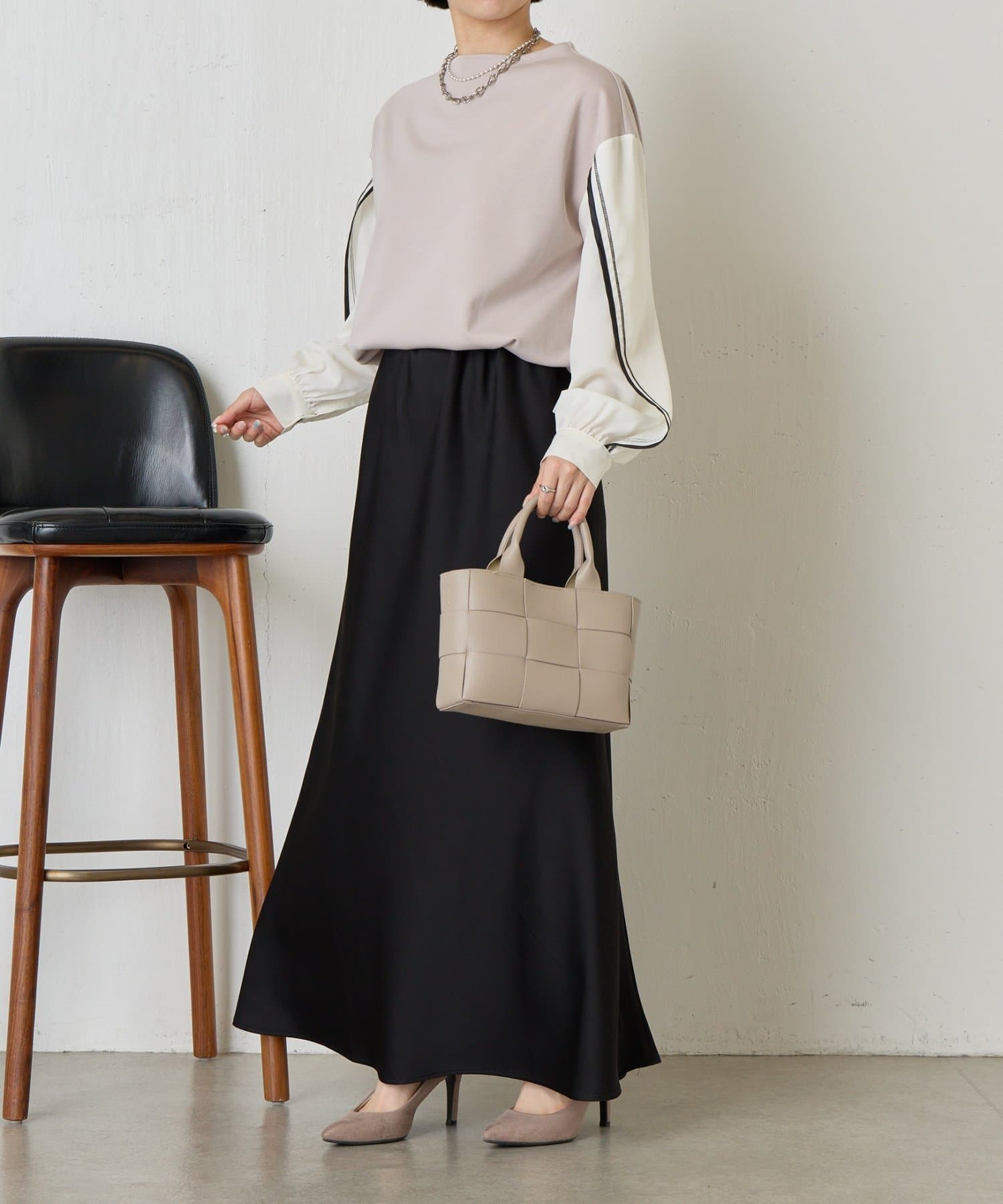 新品　今季　ジェナ　ラインスリーブタックネックブラウス 新品 今季 ジェナ ラインスリーブタックネックブラウス - メルカリ