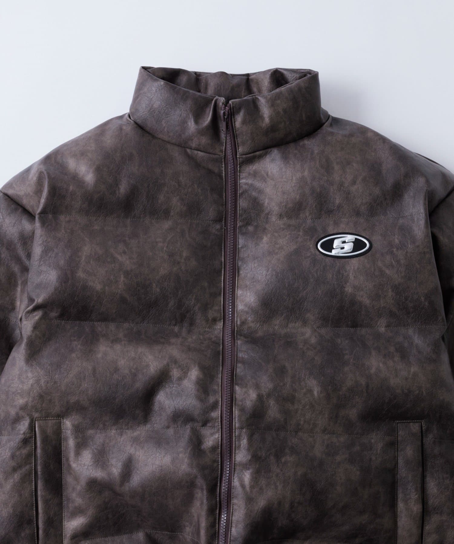 WHO’S WHO gallery(フーズフーギャラリー) 【UNISEX/サイズ展開あり】Sロゴヴィンテージライク中綿レザーブルゾン