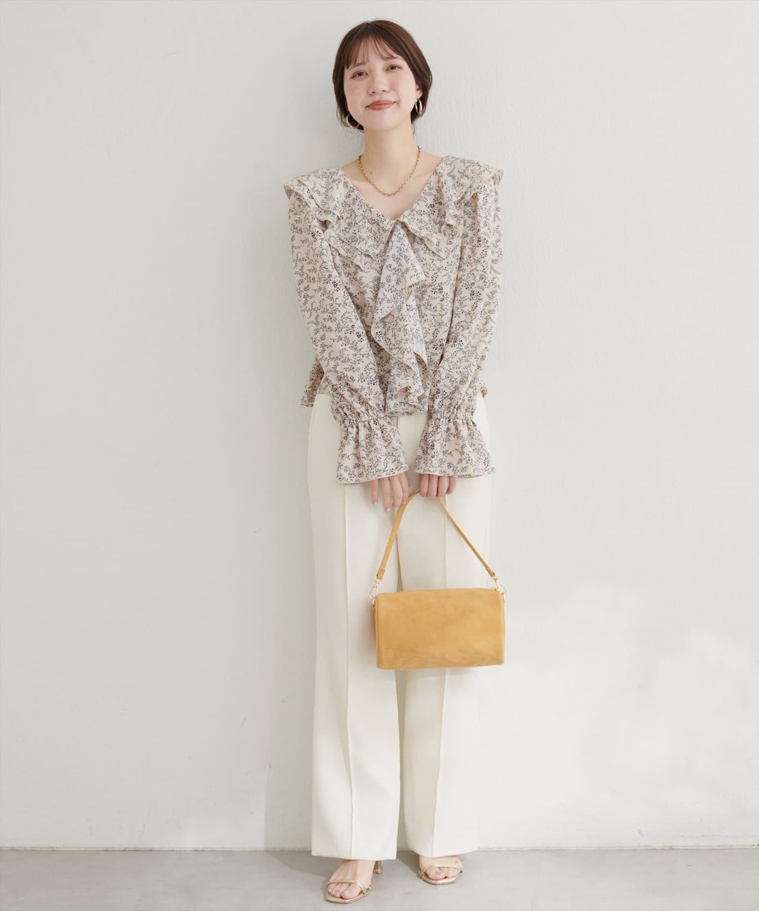 natural couture(ナチュラルクチュール) 【WEB限定】ラッフル衿キャンディスリーブブラウス