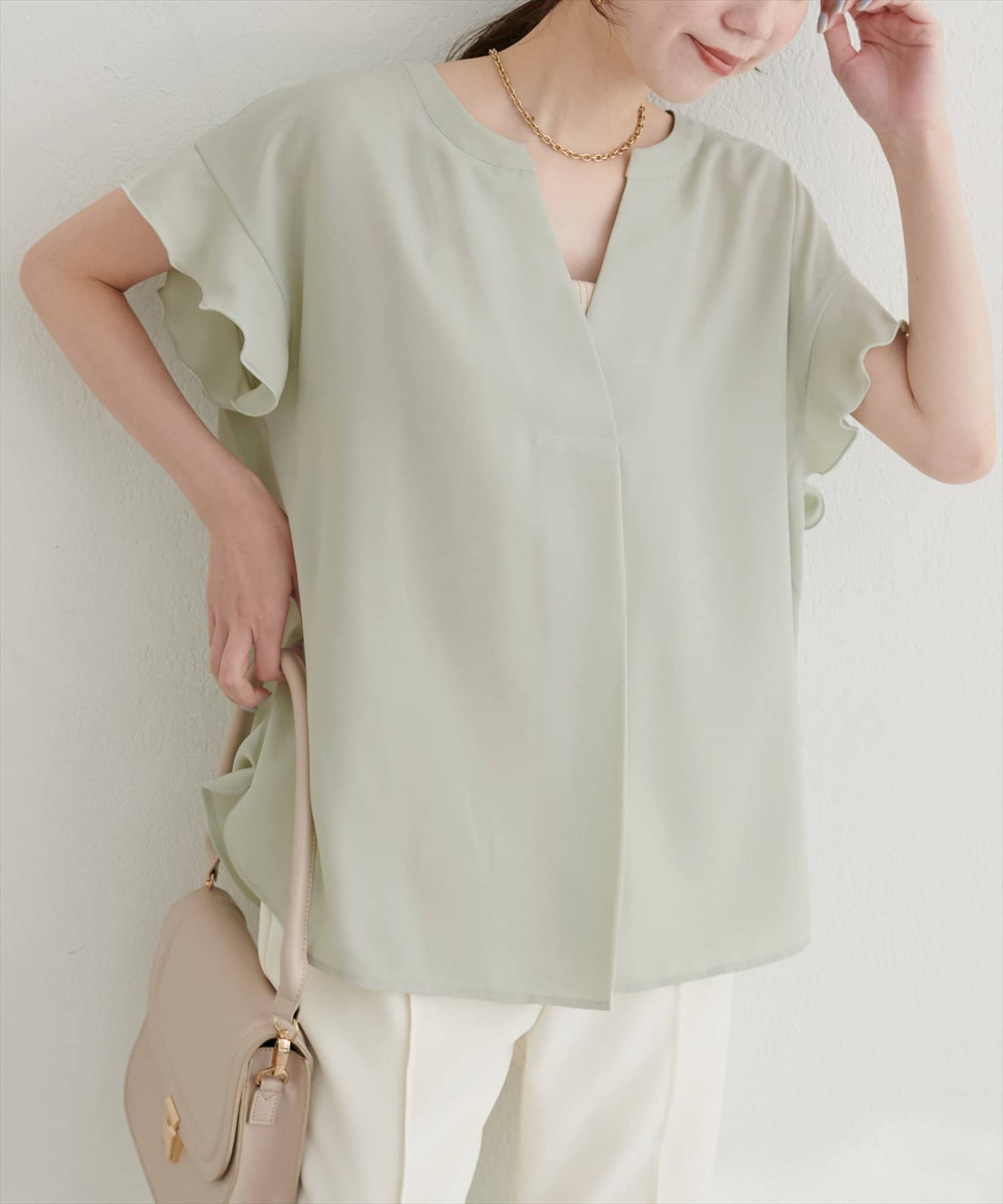 natural couture(ナチュラルクチュール) スキッパーフリル袖ブラウス