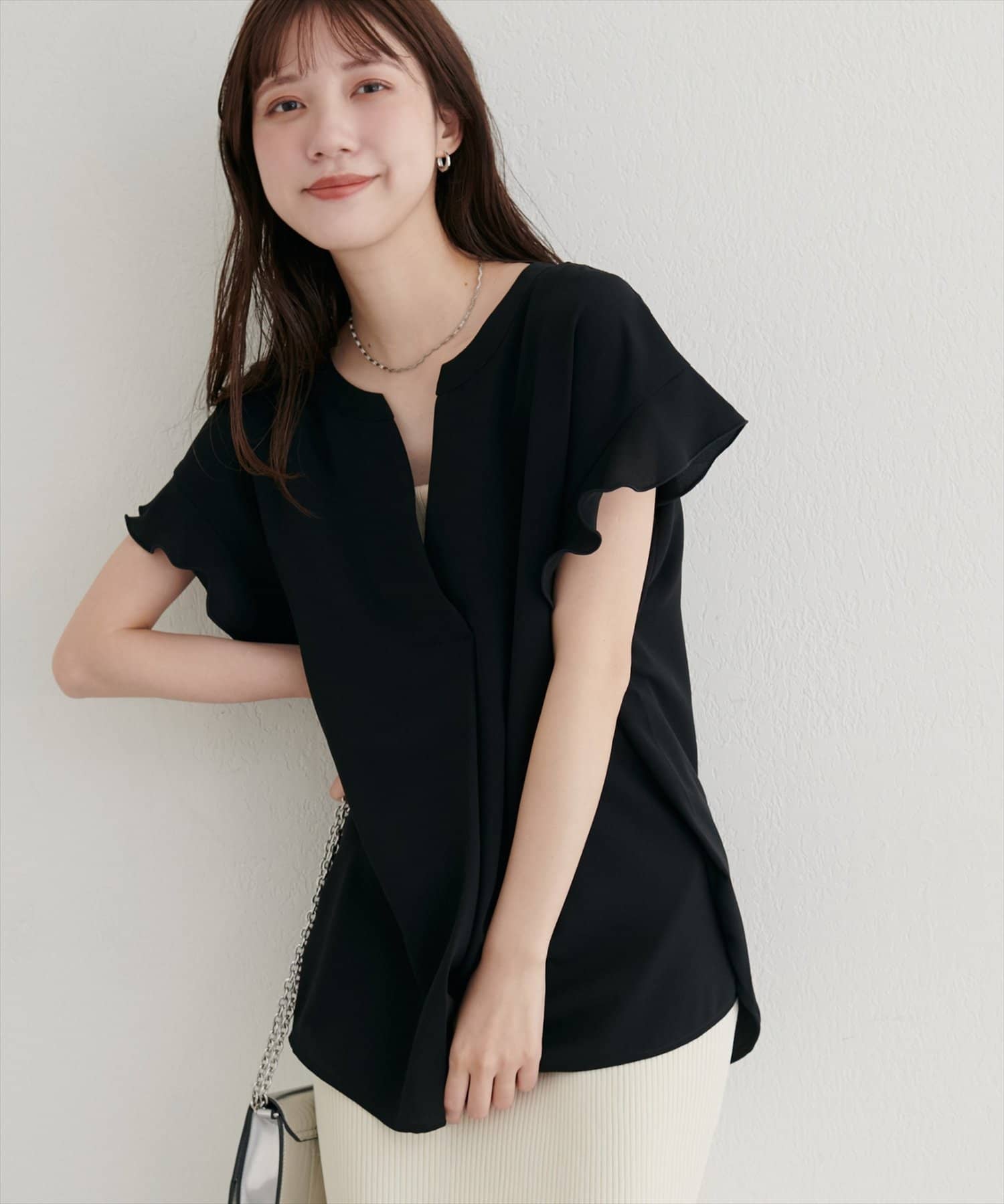 natural couture(ナチュラルクチュール) スキッパーフリル袖ブラウス