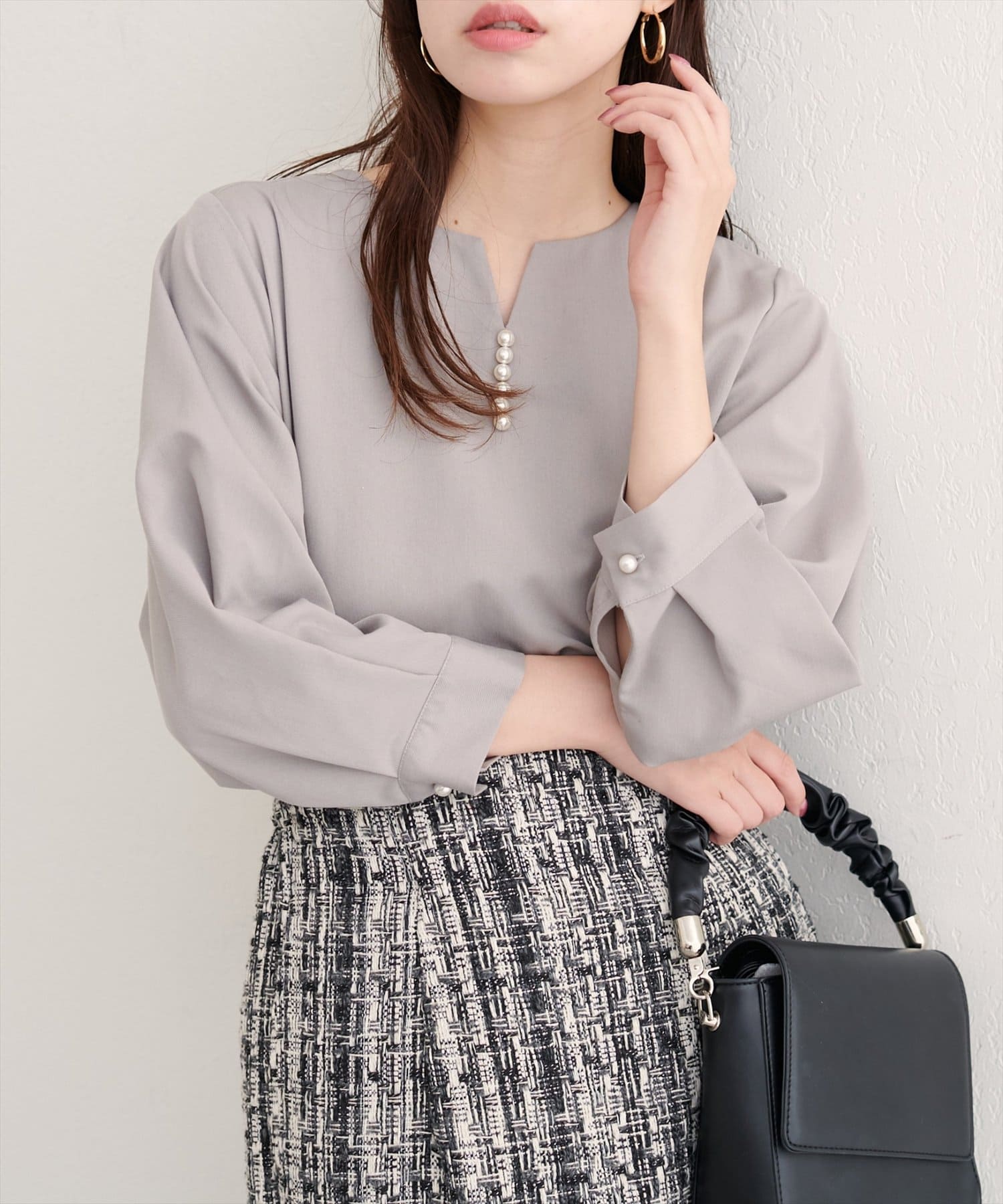 natural couture(ナチュラルクチュール) 【WEB限定】パール付きスキッパーブラウス