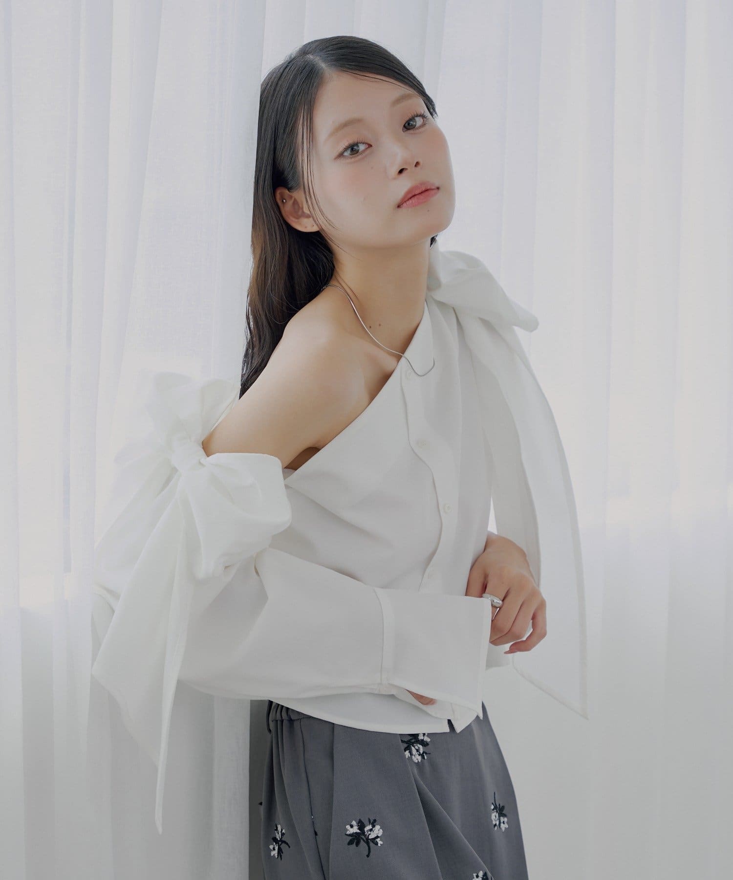 Chico(チコ) 【SALON by Chico】アシメデザインビッグリボンシャツ