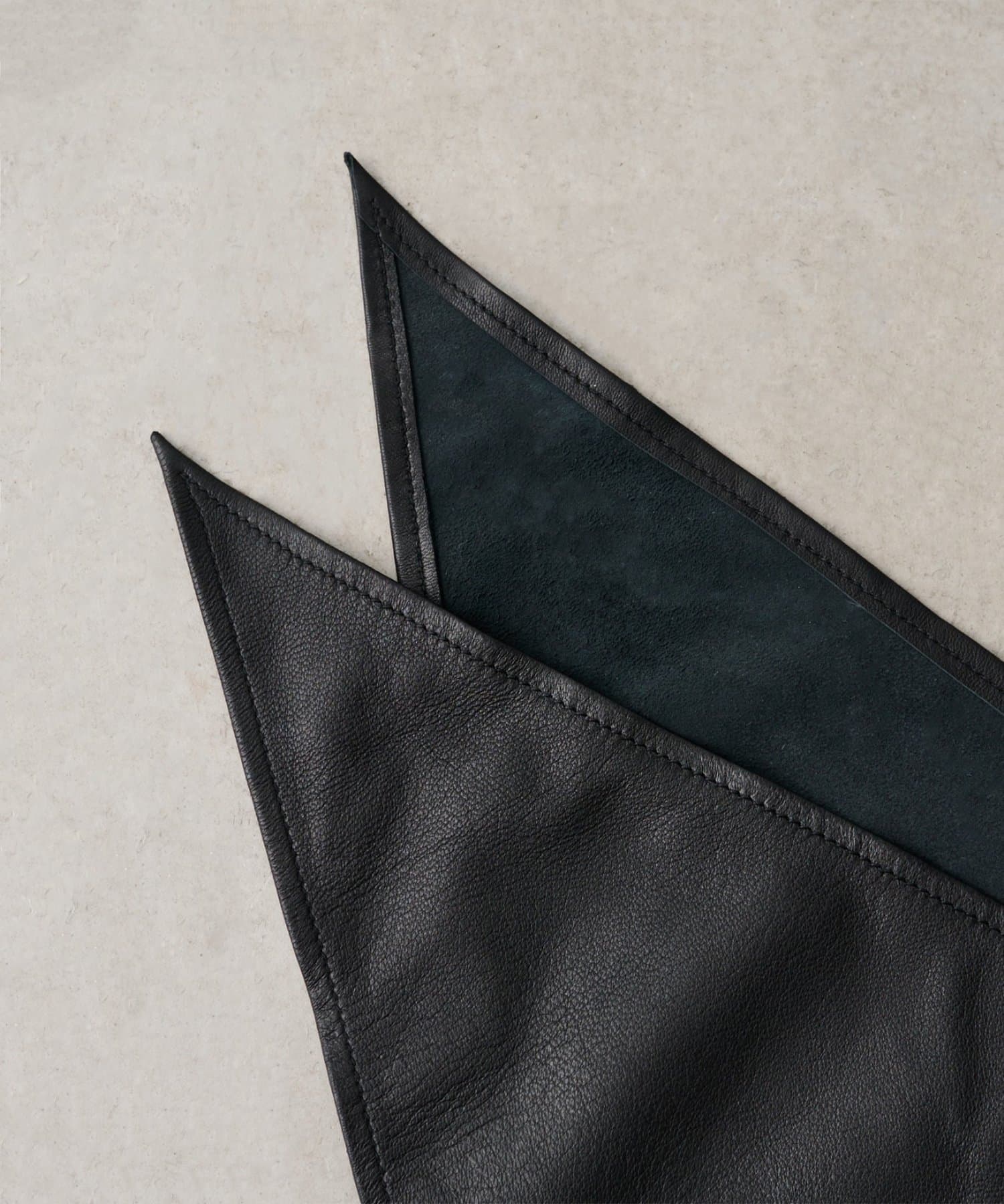 BEARDSLEY(ビアズリー) 《15 quinze》レザースカーフ