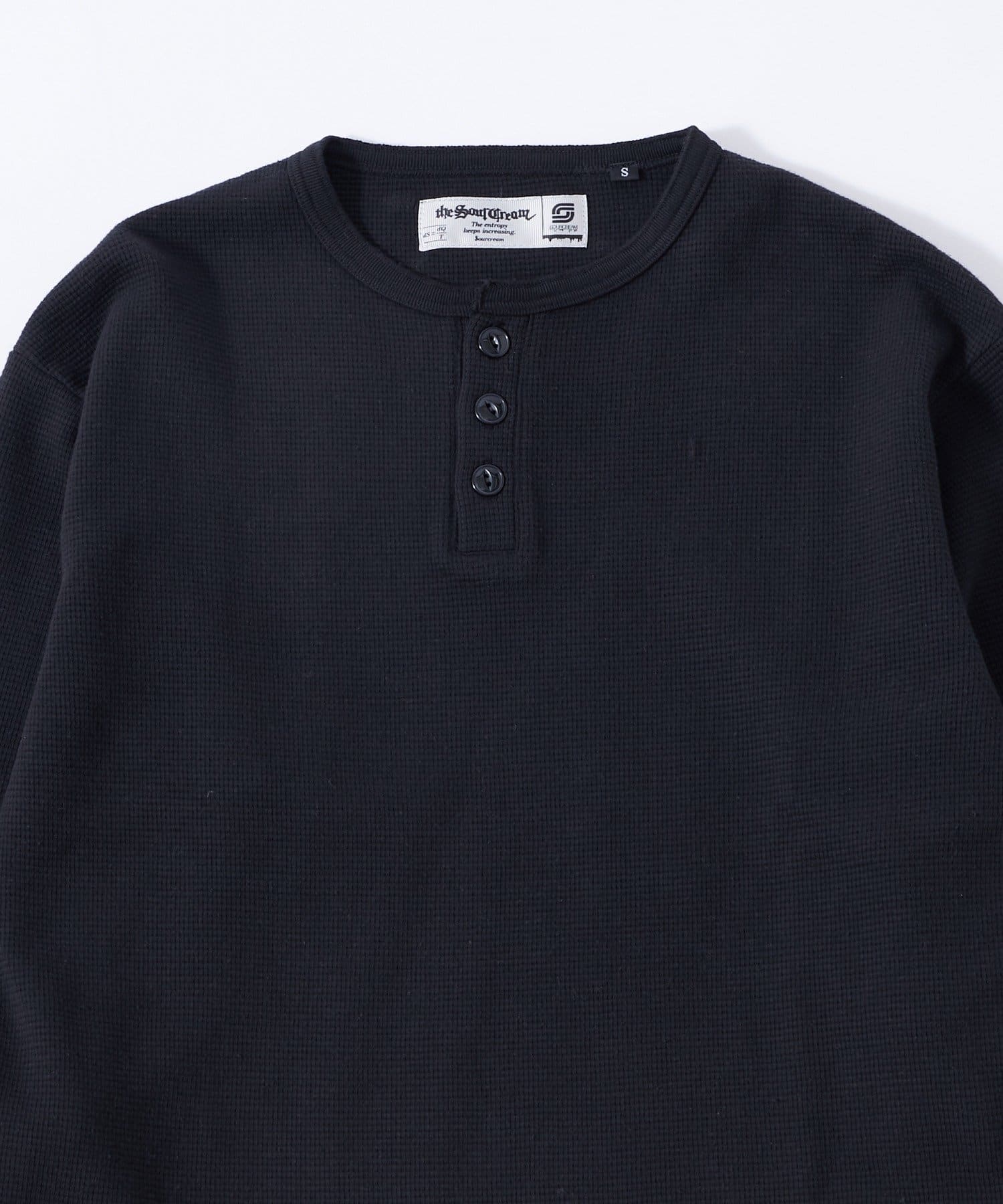 WHO’S WHO gallery(フーズフーギャラリー) Sourcreamワッフルヘンリーネックトップス