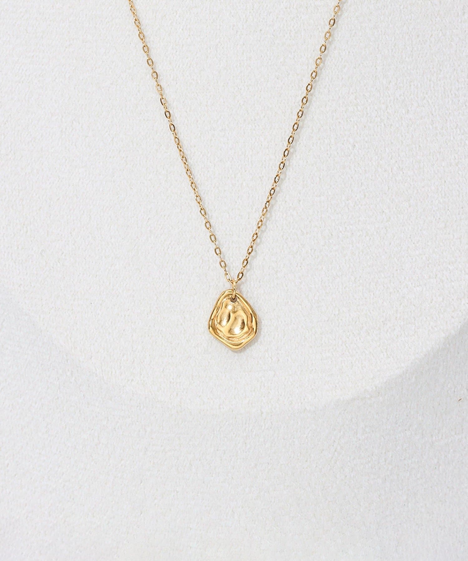 3COINS(スリーコインズ) ステンレスイビツメタルプレートショートネックレス