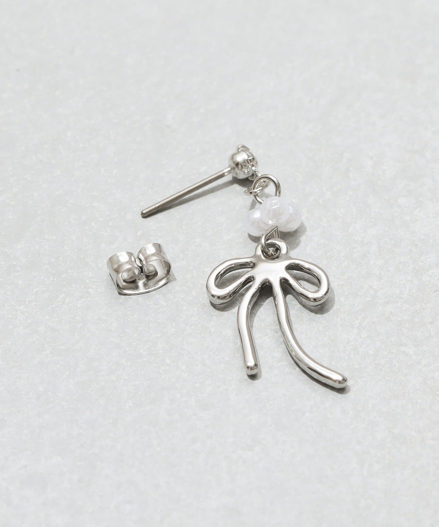 3COINS(スリーコインズ) パールリボンピアス