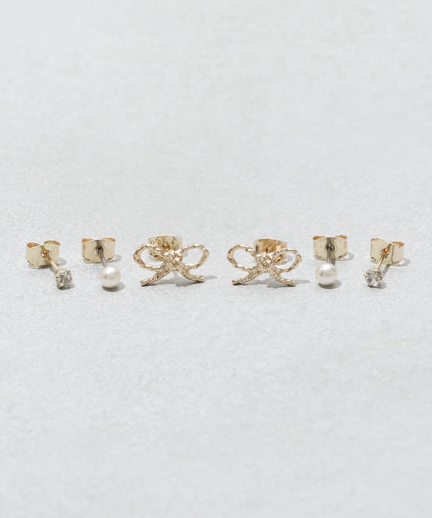 3COINS(スリーコインズ) パールガラスリボンピアス6個セット
