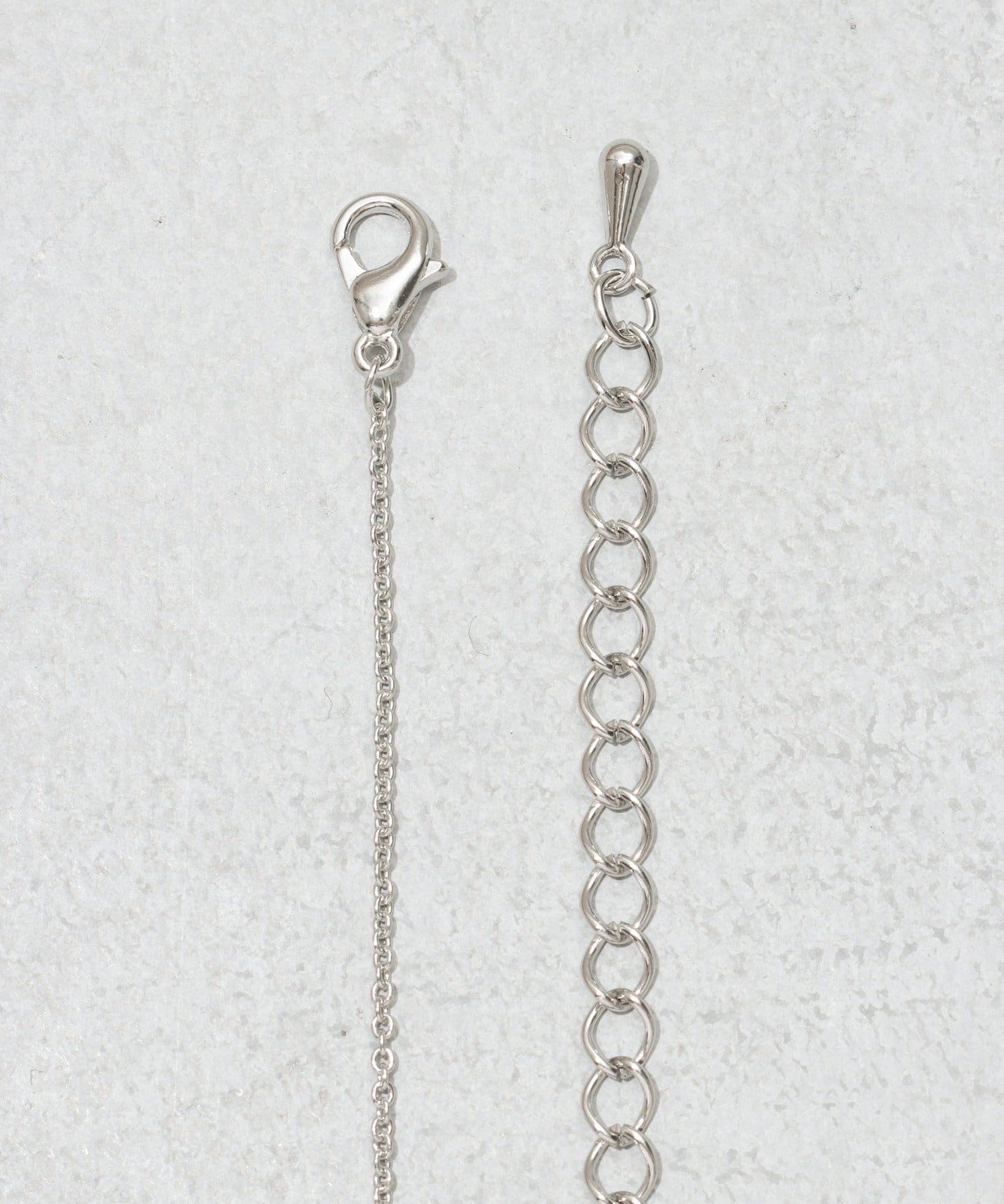 3COINS(スリーコインズ) キラキラリボンショートネックレス