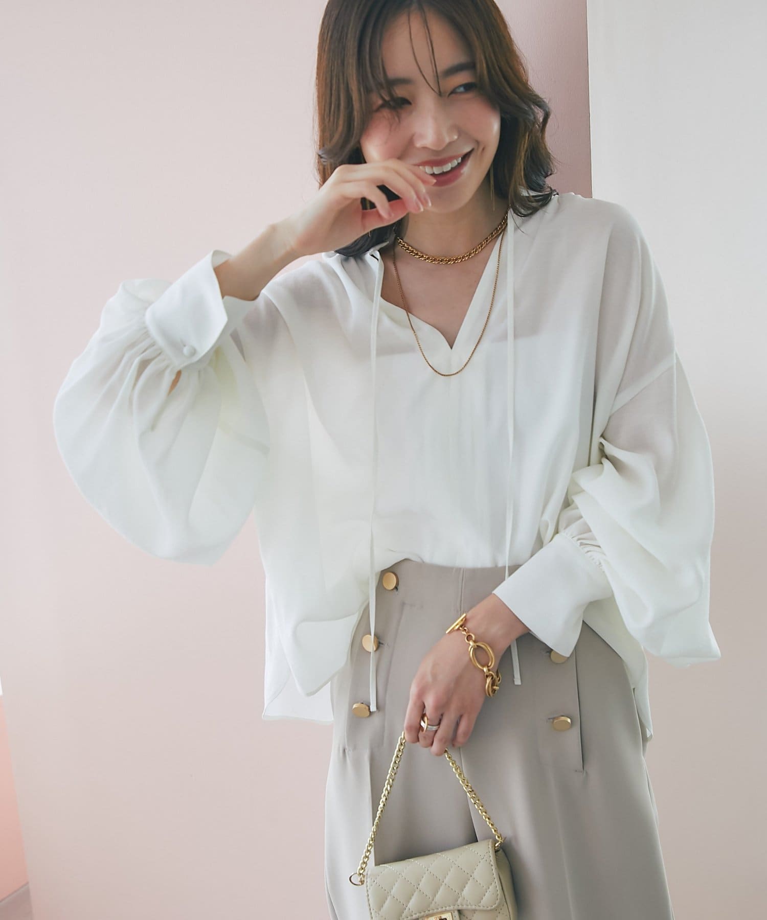 美品♡ESSENCEOFLUXURYシルク　ボウタイブラウス　ボリュームスリーブ 美品♡ESSENCEOFLUXURYシルク ボウタイブラウス ボリューム
