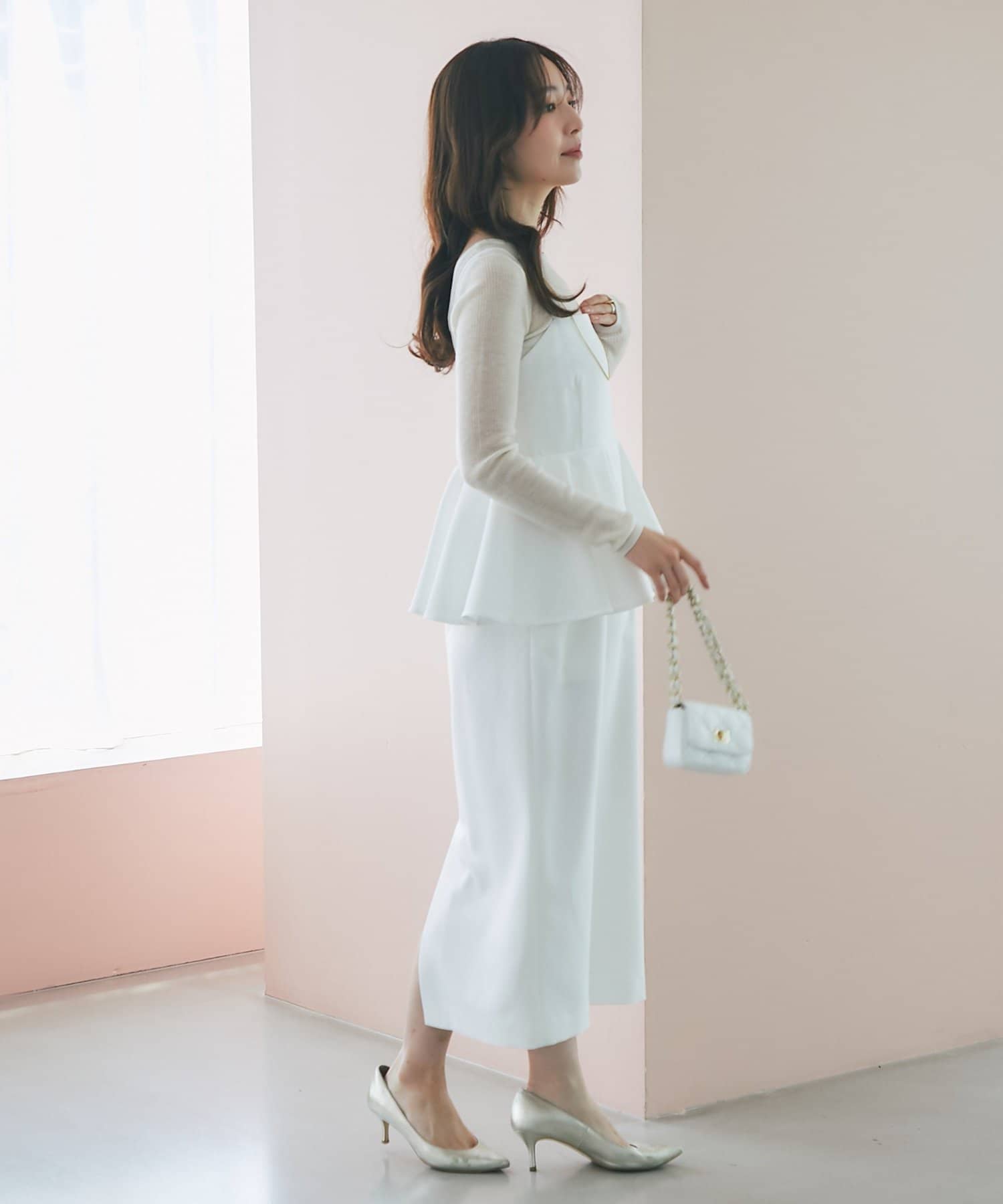美品 ラブティックボンボン ラッフルキャミワンピース ホワイト La boutique BonBon（ラブティックボンボン）の「ラッフルキャミ