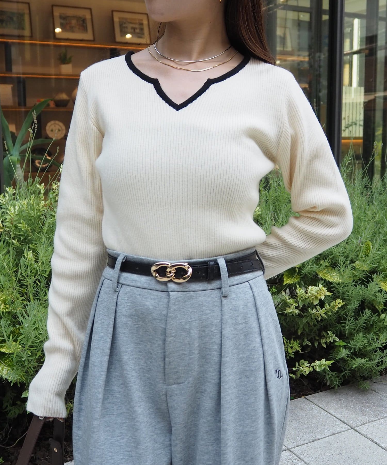Thevon.(ゼヴォン) バイカラーキーネックリブニット