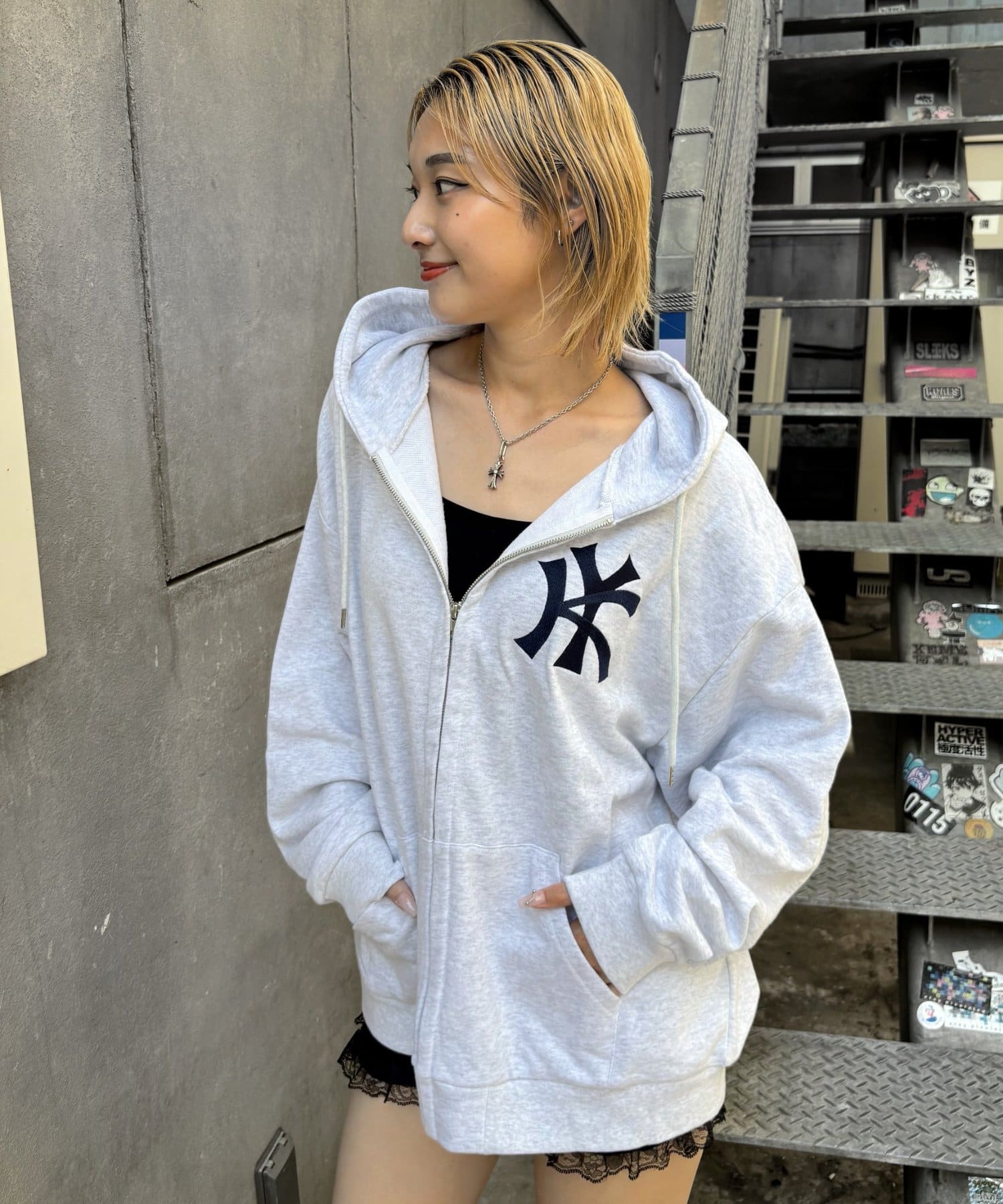 KOOKY'N/クーキー】KYロゴジップパーカー | WHO'S WHO gallery