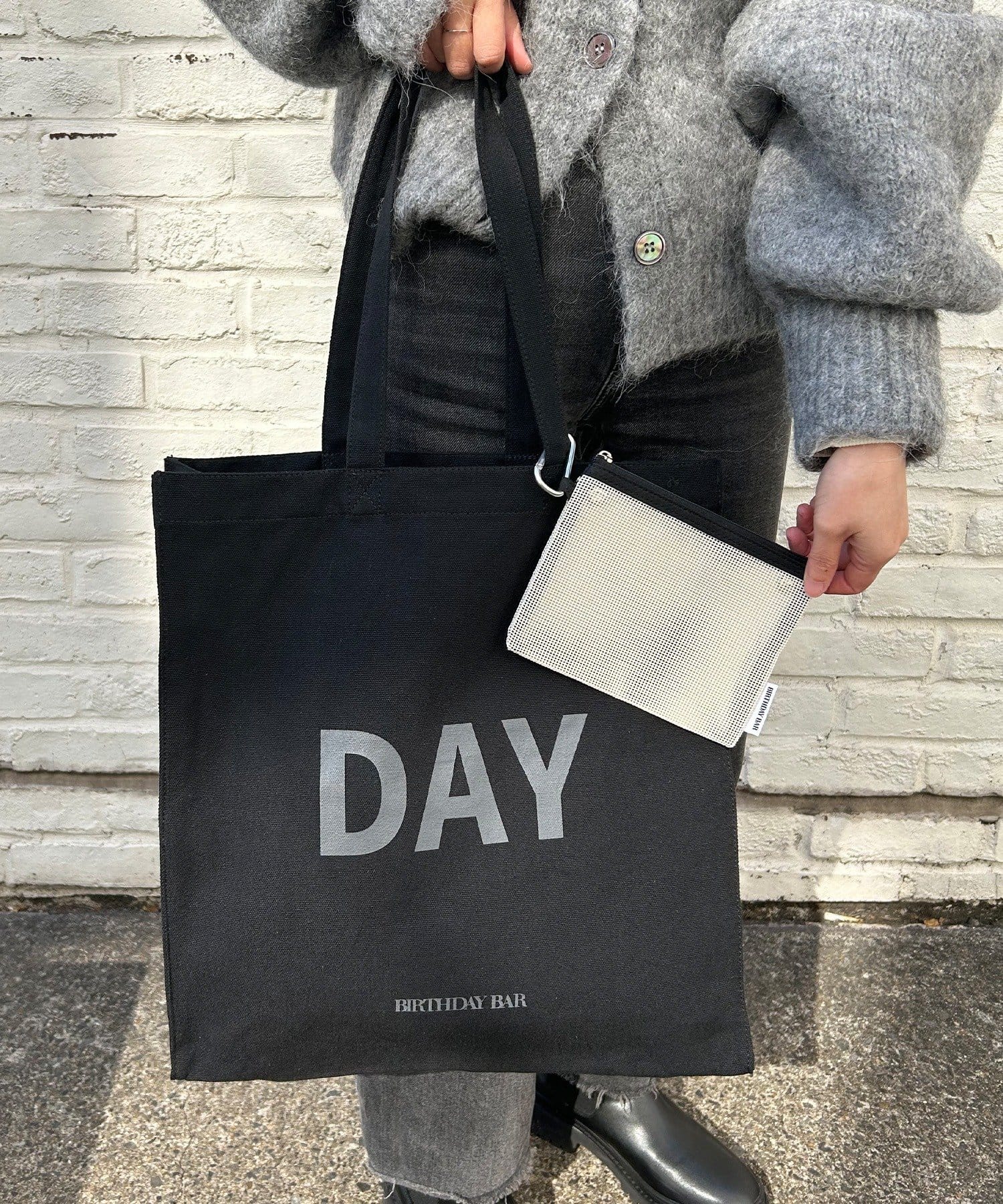 BIRTHDAY BAR(バースデイバー) キャンバスロゴスクエアトートバッグ