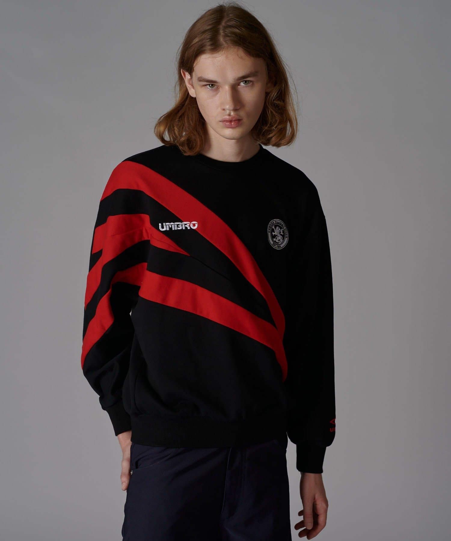 Umbro ブラック スウェットプルオーバー Lui’s Lui's（ルイス）の「【UMBRO/アンブロ×Lui's】スウェットプル