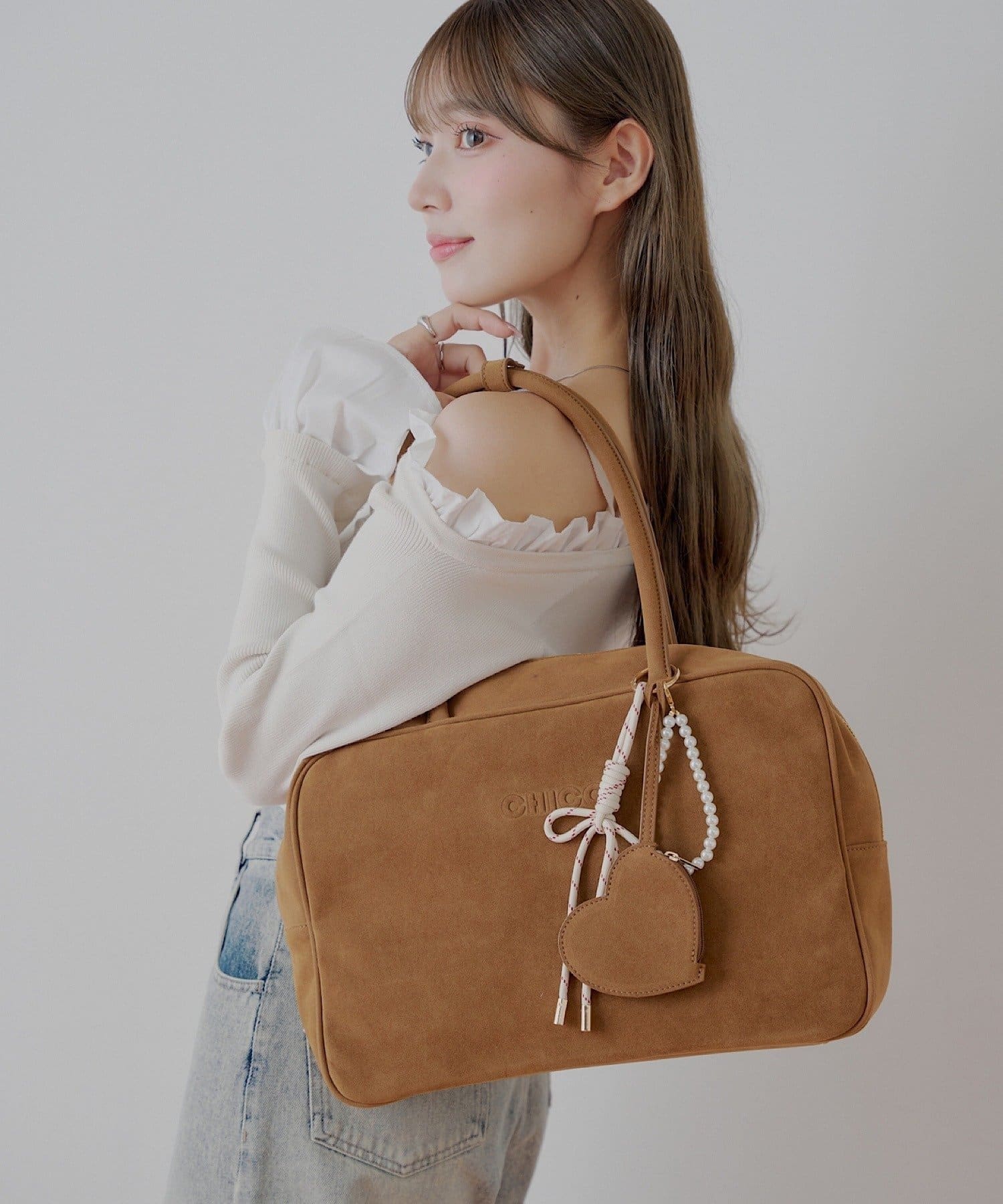 Chico(チコ) 【2サイズ展開】チャーム付きスクエアボストンバッグ【タブレット端末収納可能】