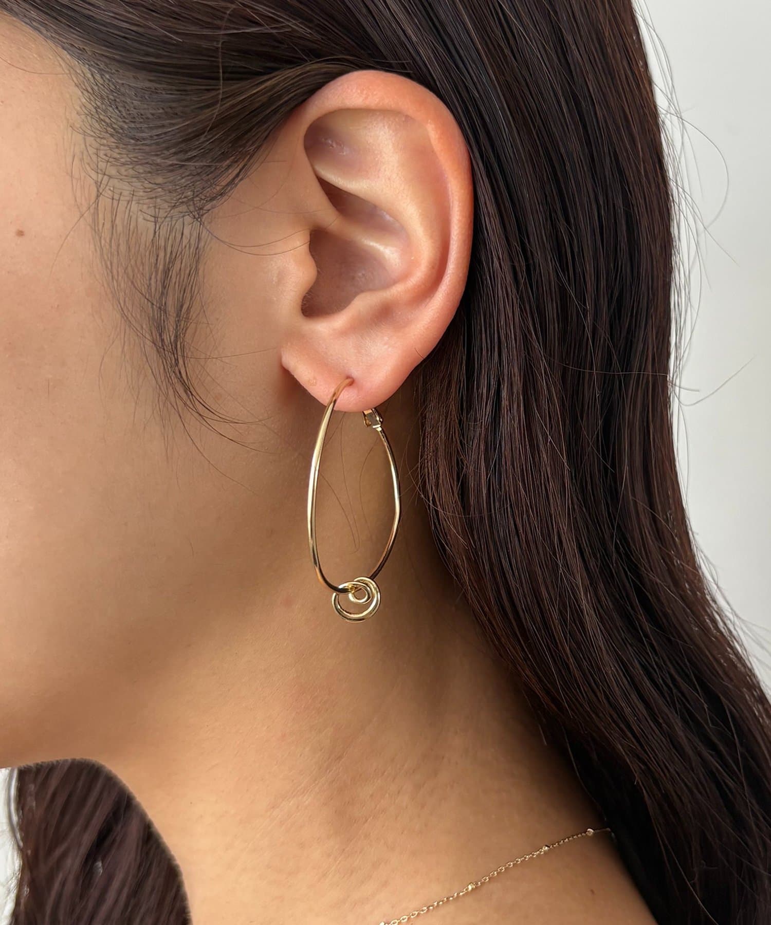 CAPRICIEUX LE'MAGE(カプリシュレマージュ) 〈GOLDY/ゴールディ〉2WAYスワールピアス