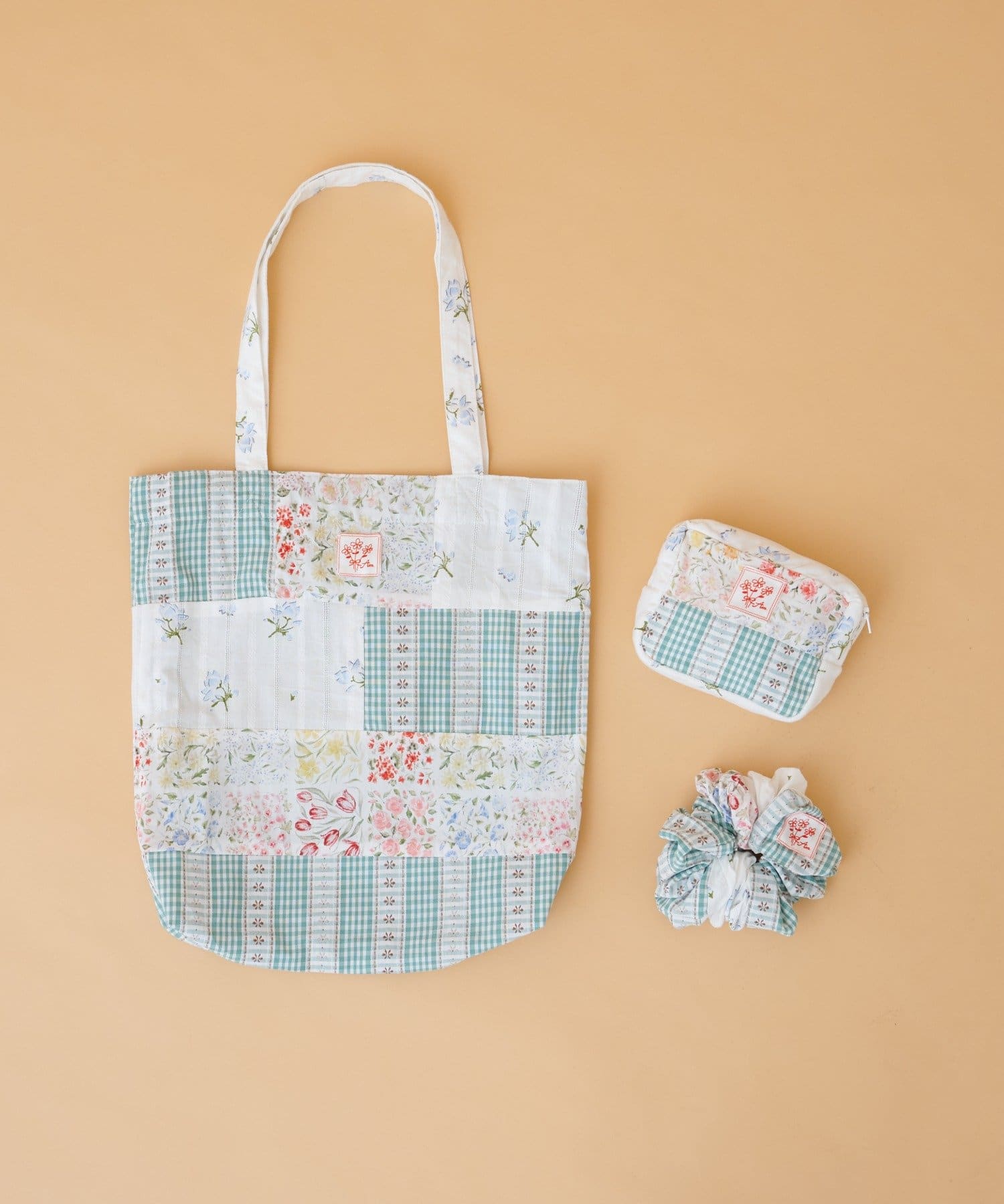 w closet(ダブルクローゼット) 【9/18(木)0:00~販売開始】【あみこ企画】お花パッチワークシュシュ