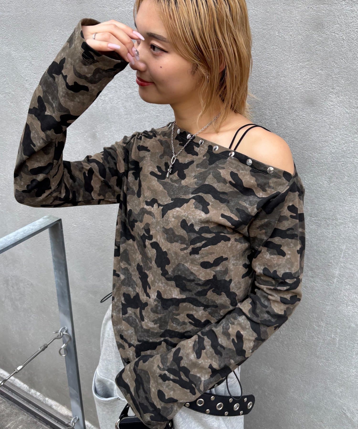 ★新作５点★フーページ★ メッセージVネックTEE | WHO'S WHO gallery(フーズフー