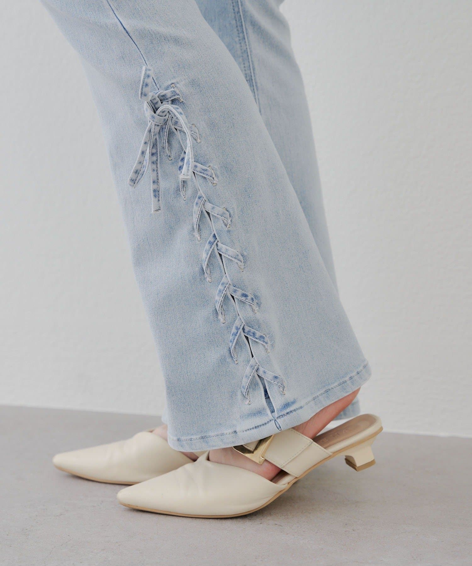 NICE CLAUP / OLIVE des OLIVE OUTLET(ナイスクラップ  / オリーブ デ オリーブ アウトレット) 【RMAF】【脚長効果抜群◎】サイドレースUPセミフレアデニム