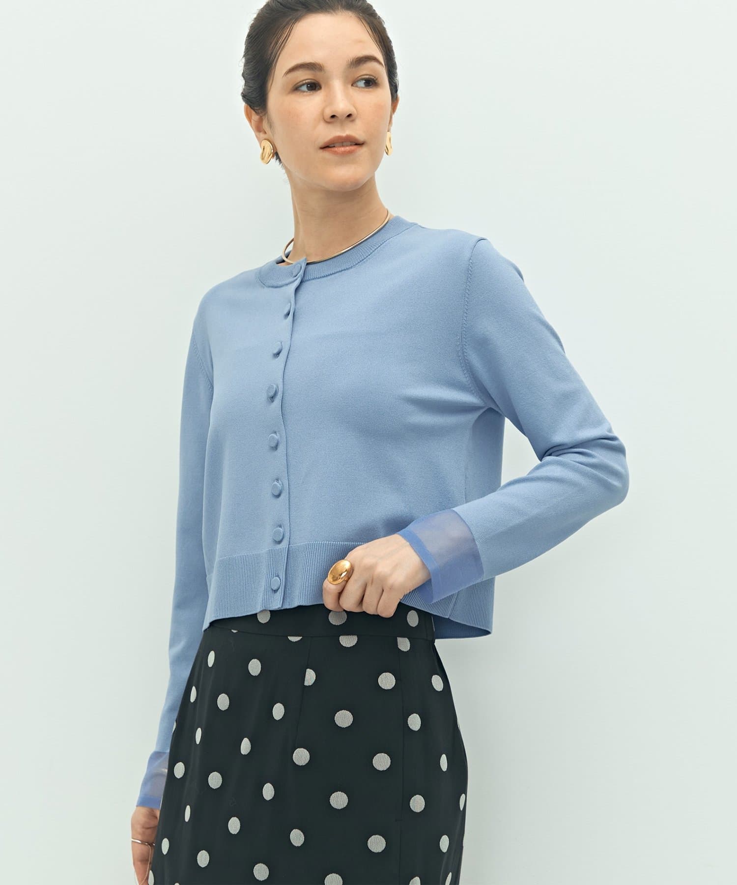 NOLLEY'S(ノーリーズ) 《手洗い可能》くるみ釦シアークルーネックカーディガン