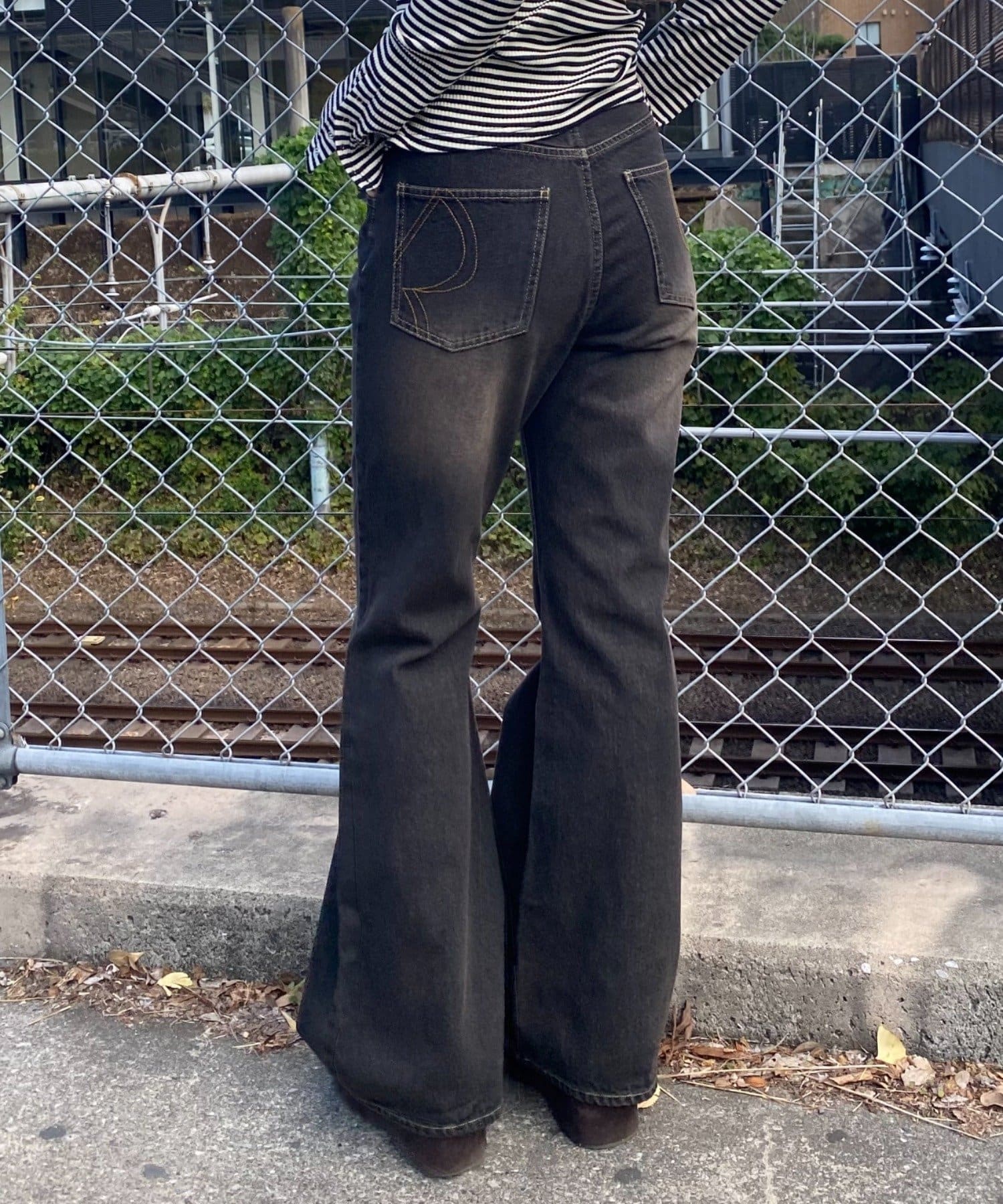 RAY CASSIN(レイカズン) 【ウエスト調節可/2サイズ展開】フレアデニムパンツ